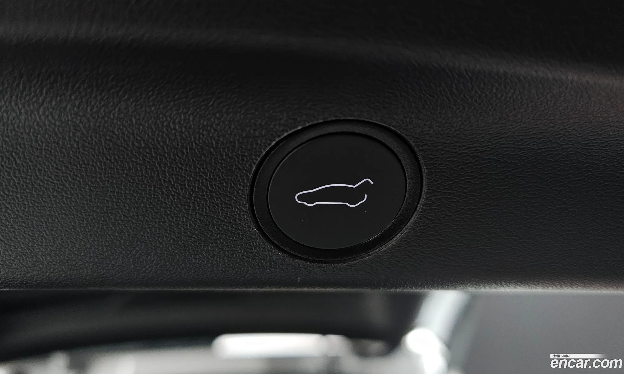 Tesla Model Y 2024 — 7