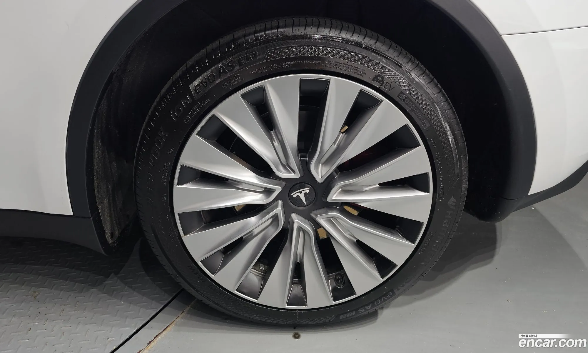Tesla Model Y 2024 — 9