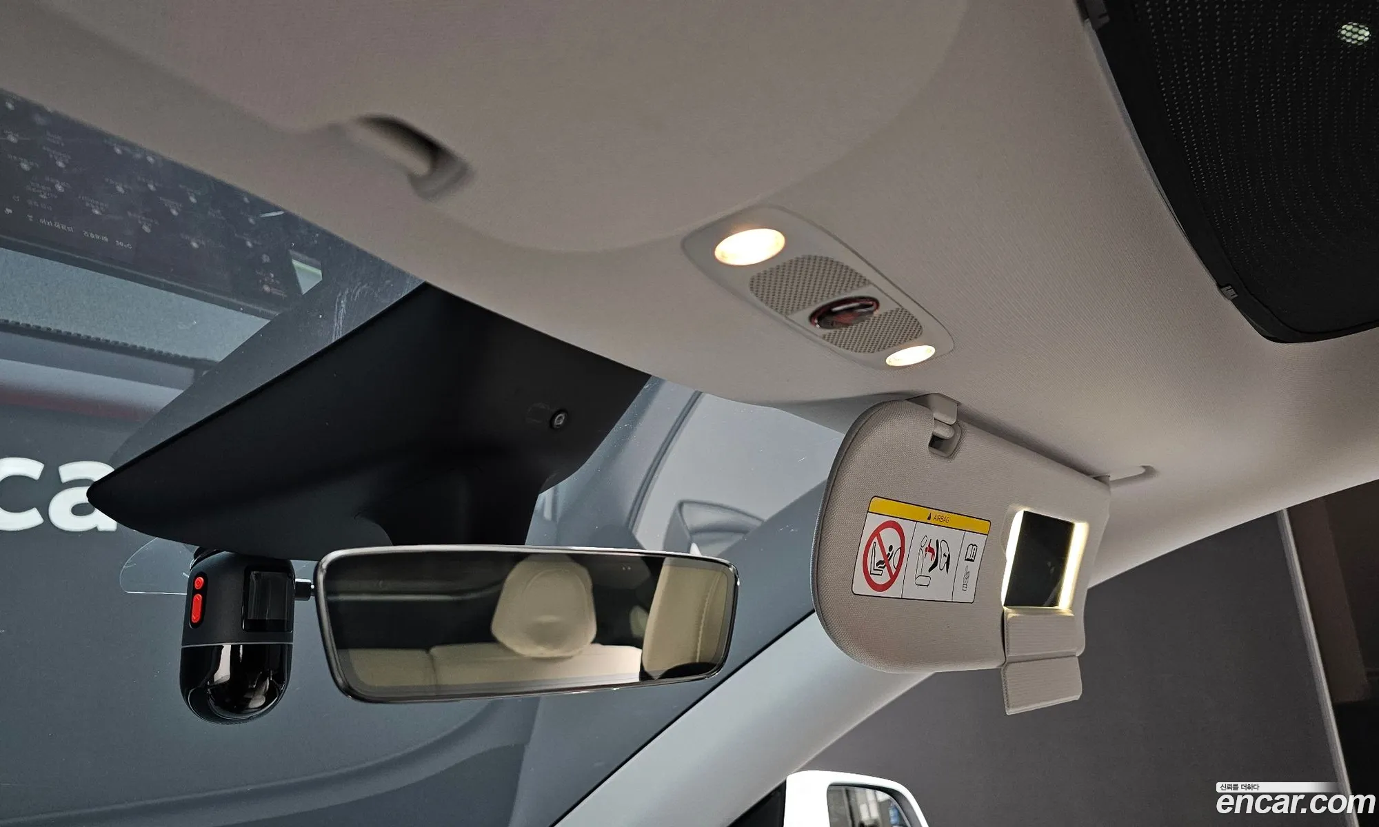 Tesla Model Y 2024 — 32