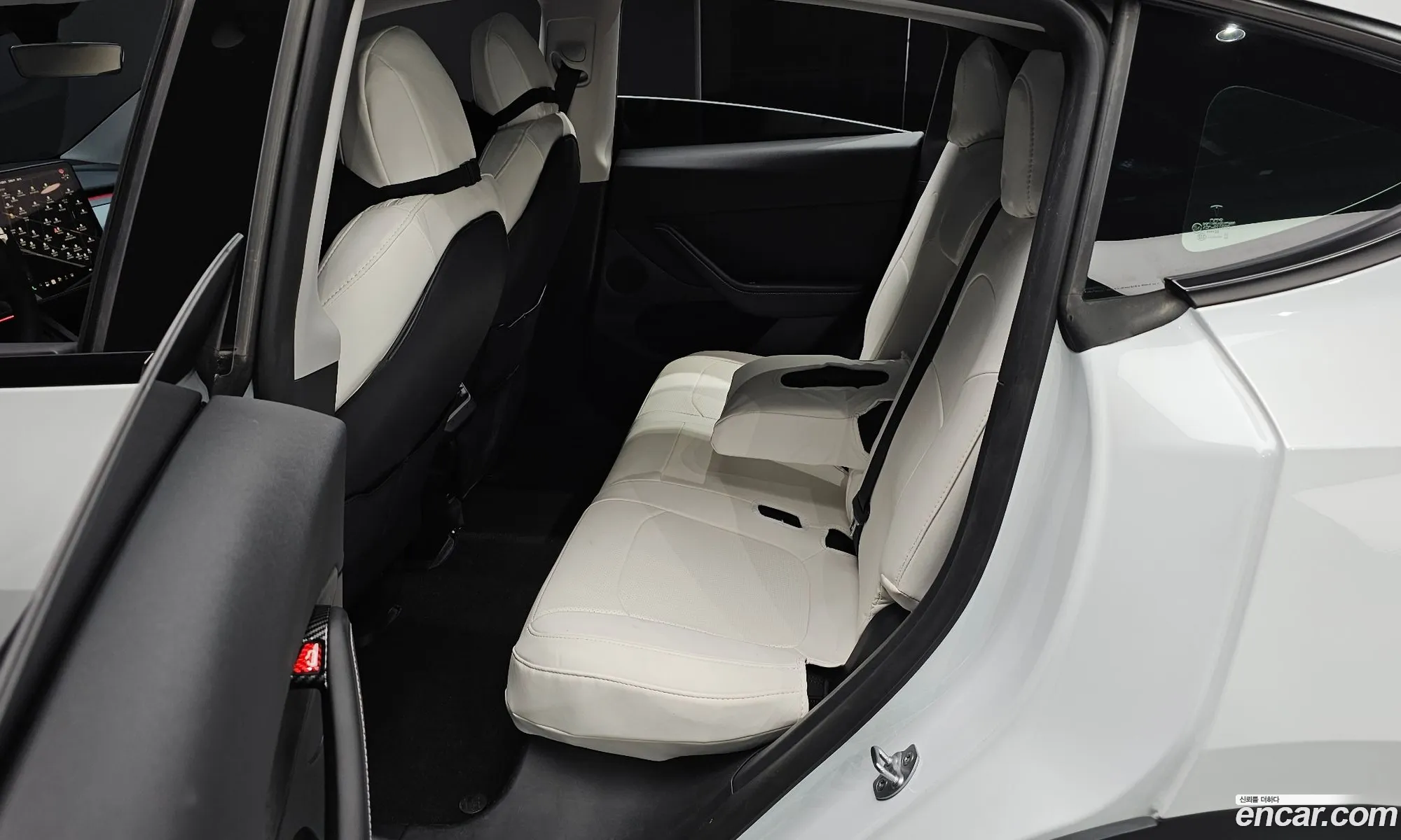 Tesla Model Y 2024 — 27