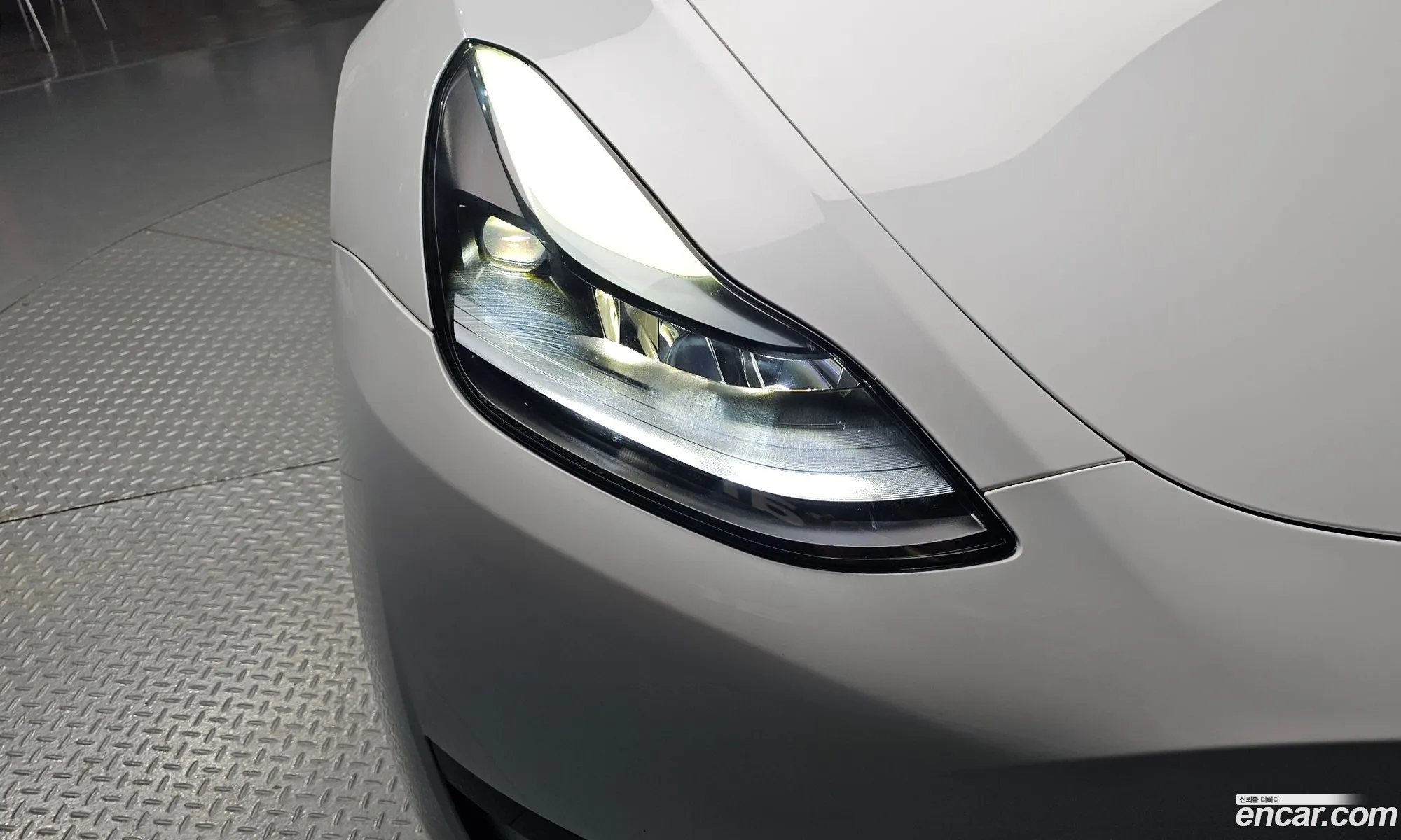 Tesla Model Y 2024 — 16