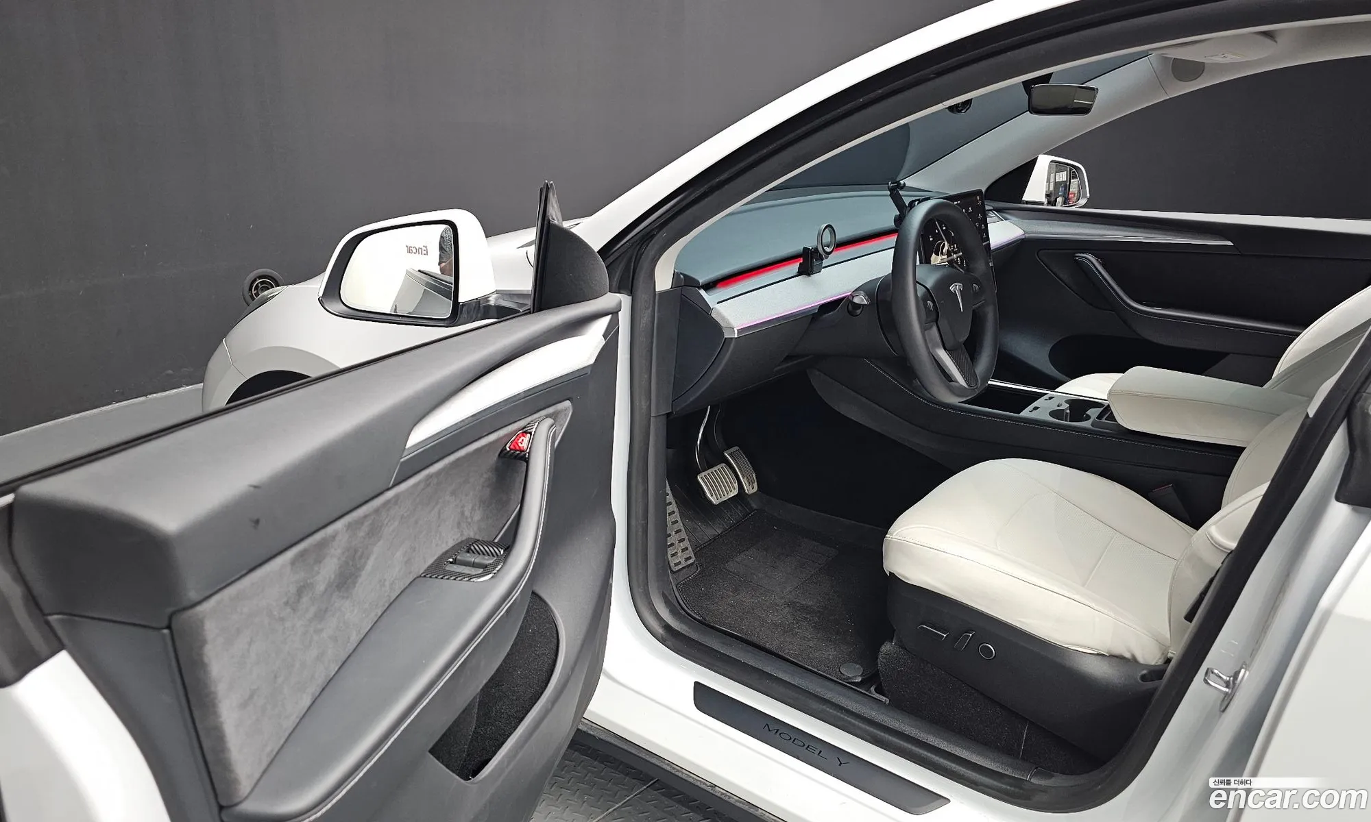 Tesla Model Y 2024 — 34