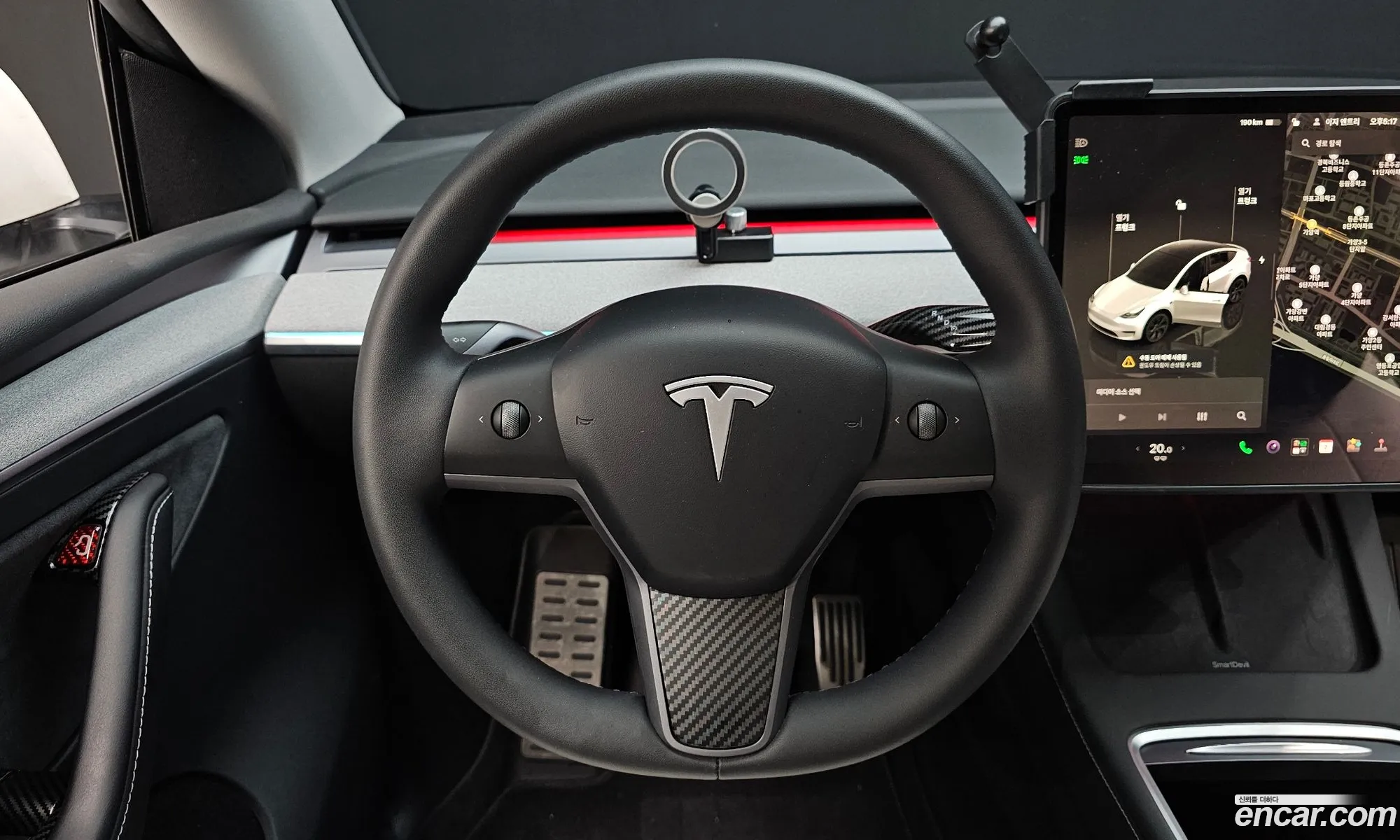 Tesla Model Y 2024 — 28