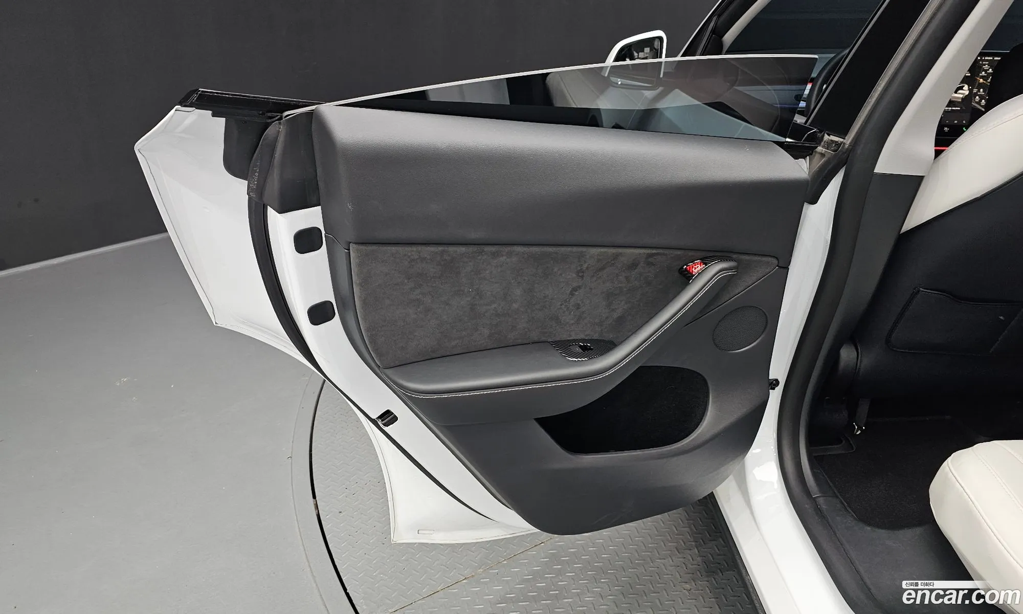 Tesla Model Y 2024 — 29