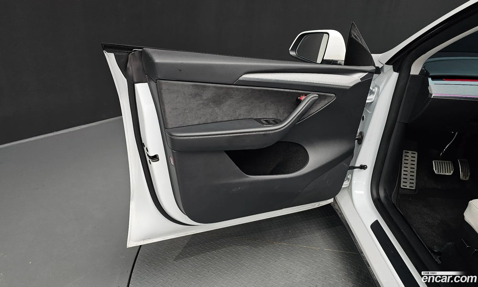 Tesla Model Y 2024 — 31