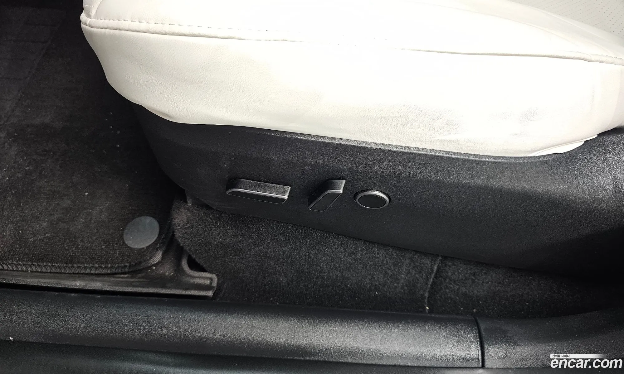 Tesla Model Y 2024 — 35