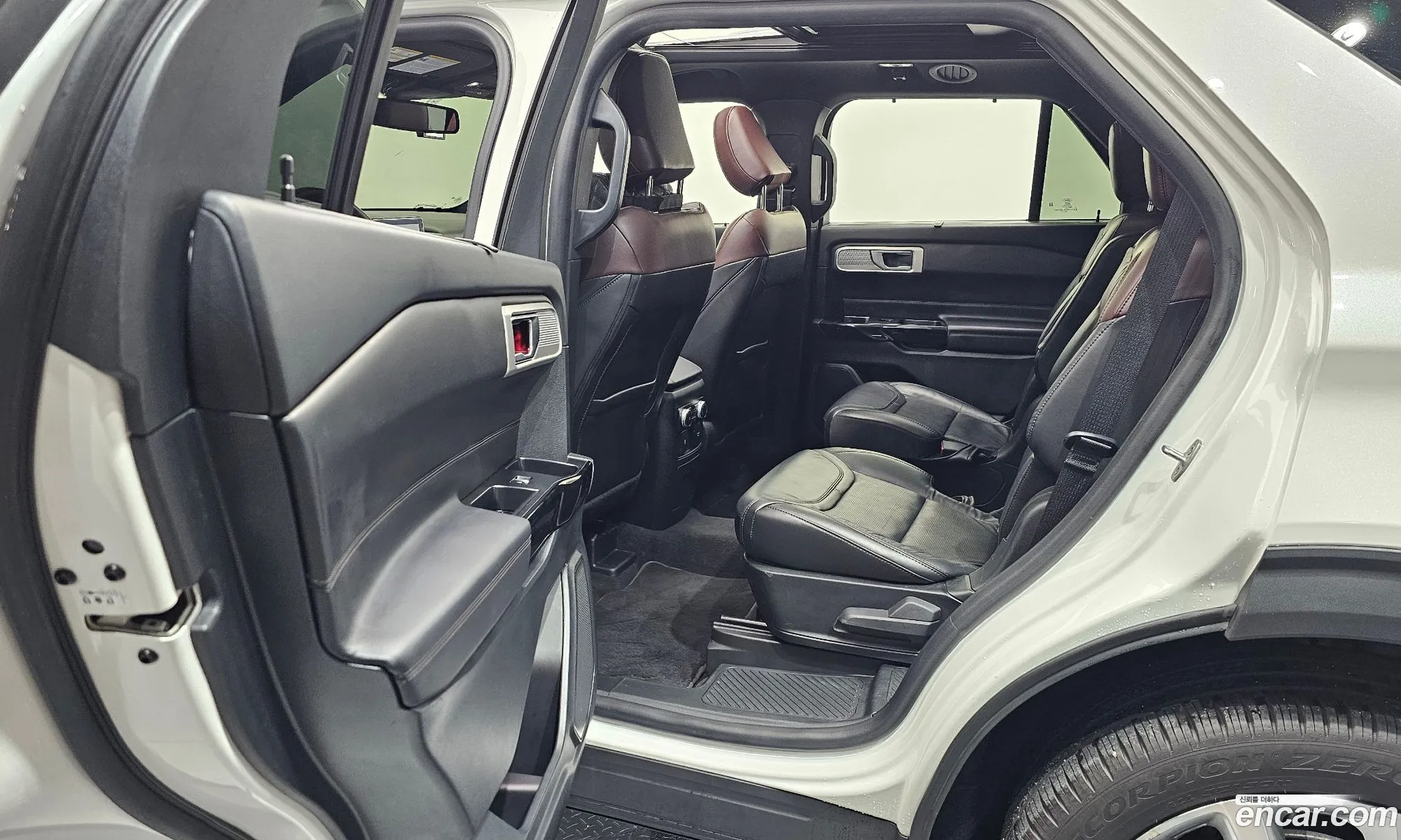 Ford Explorer 6th Gen 2022 1FM5K8HC111111111 — 4