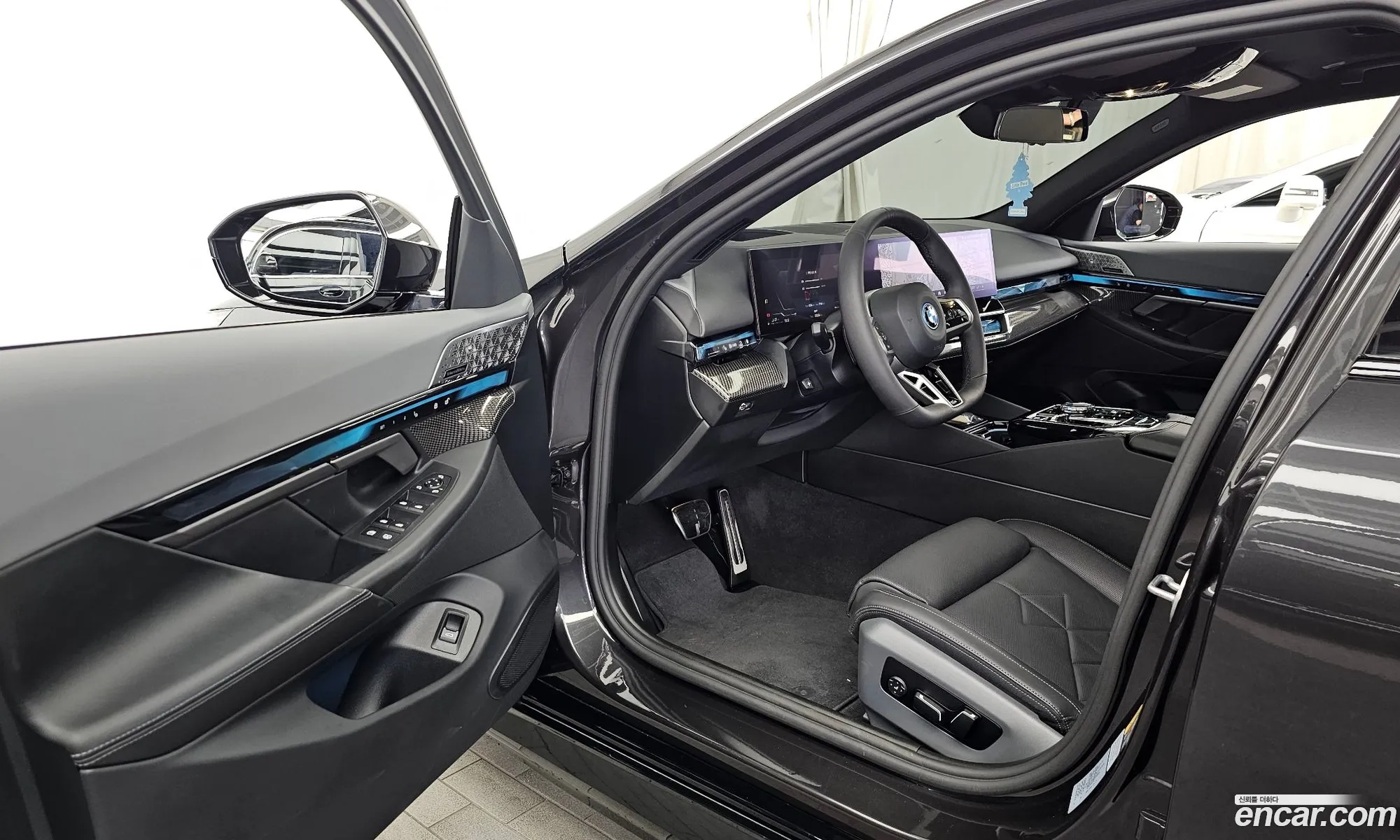BMW 5 Series 2025 WBA81FJ0XSCT64605 — 23