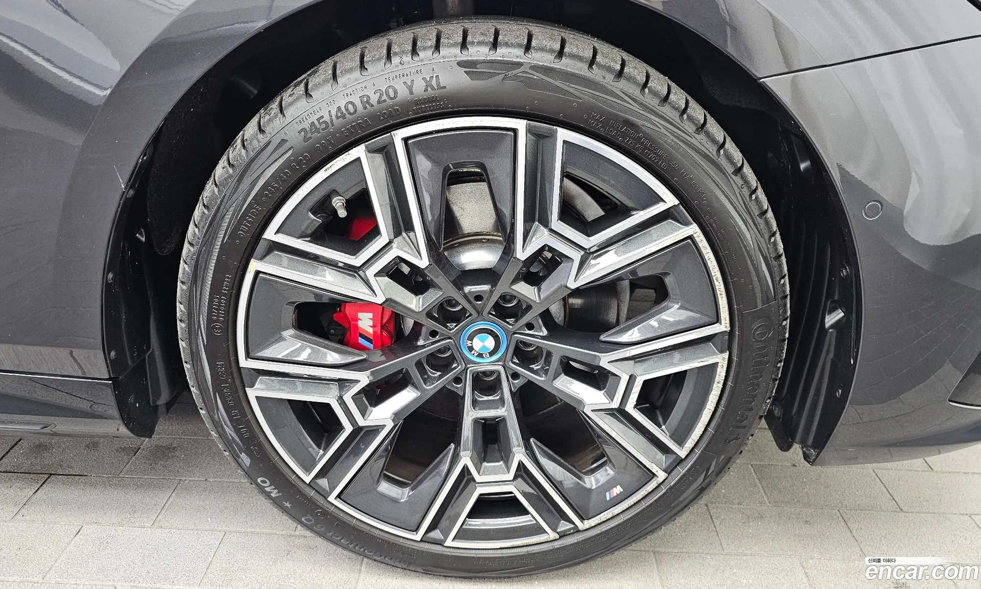 BMW 5 Series 2025 WBA81FJ0XSCT64605 — 3