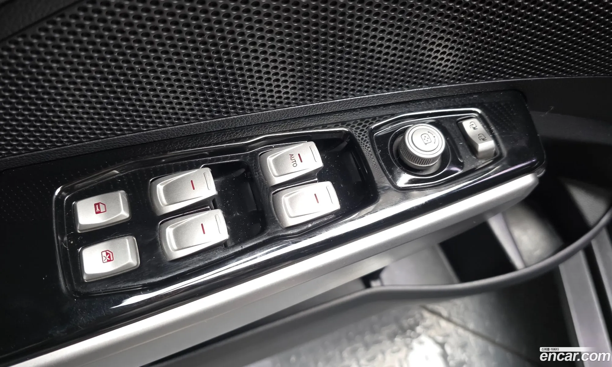 KG Mobility (SsangYong) Tivoli 2015 — 12
