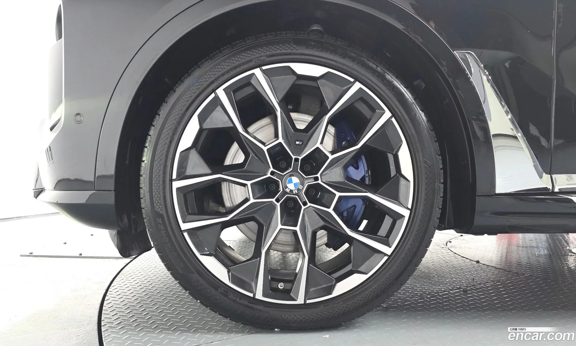 BMW X7 2023 — 16