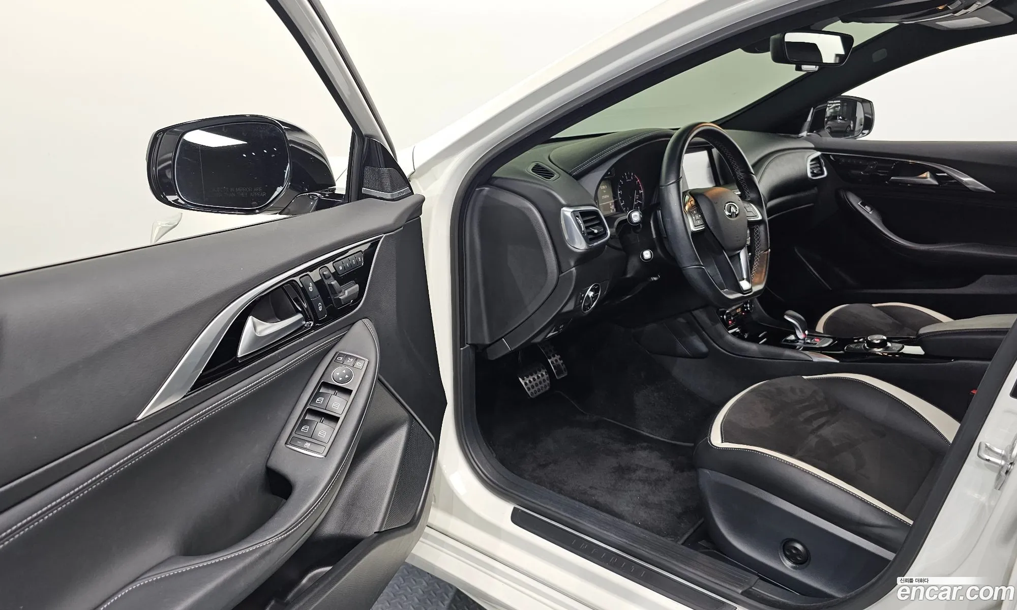 Infiniti Q30 2017 SJKCH53E6HA043867 — 11