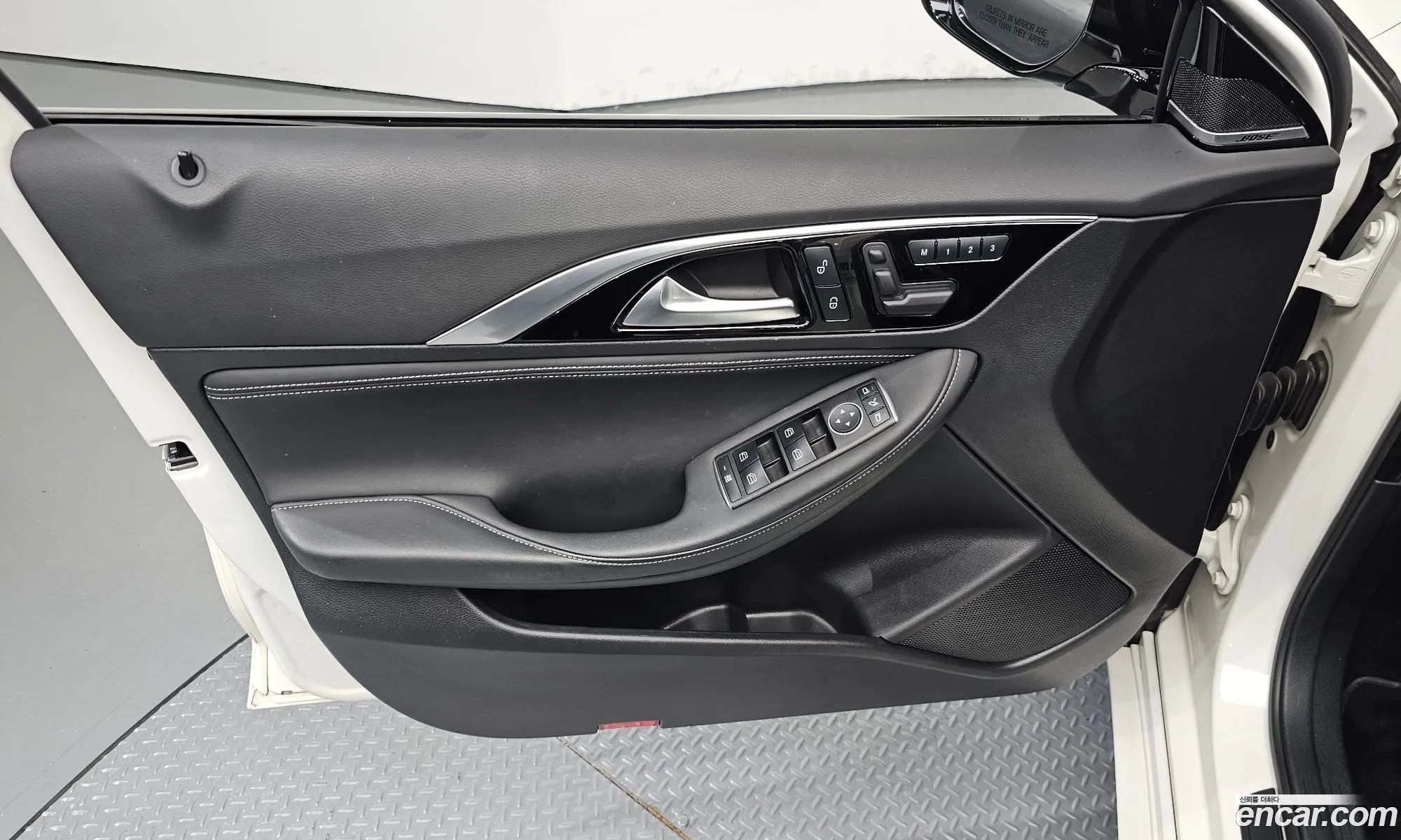 Infiniti Q30 2017 SJKCH53E6HA043867 — 26