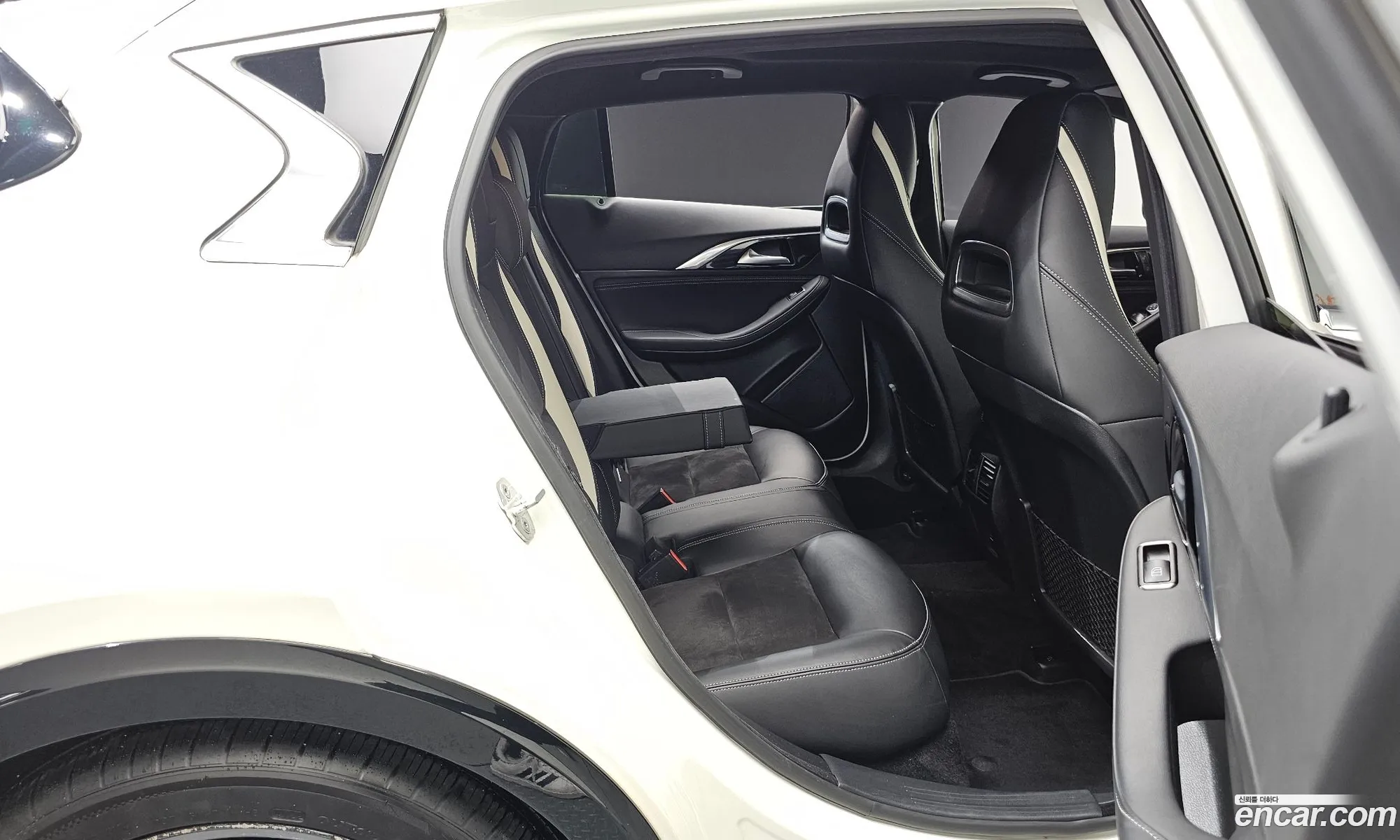 Infiniti Q30 2017 SJKCH53E6HA043867 — 25