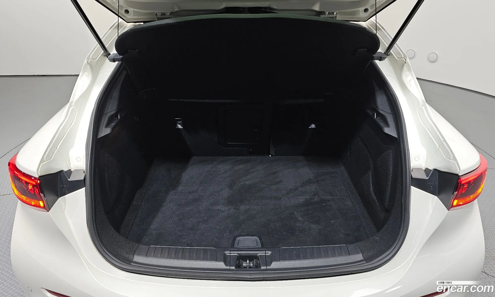 Infiniti Q30 2017 SJKCH53E6HA043867 — 19