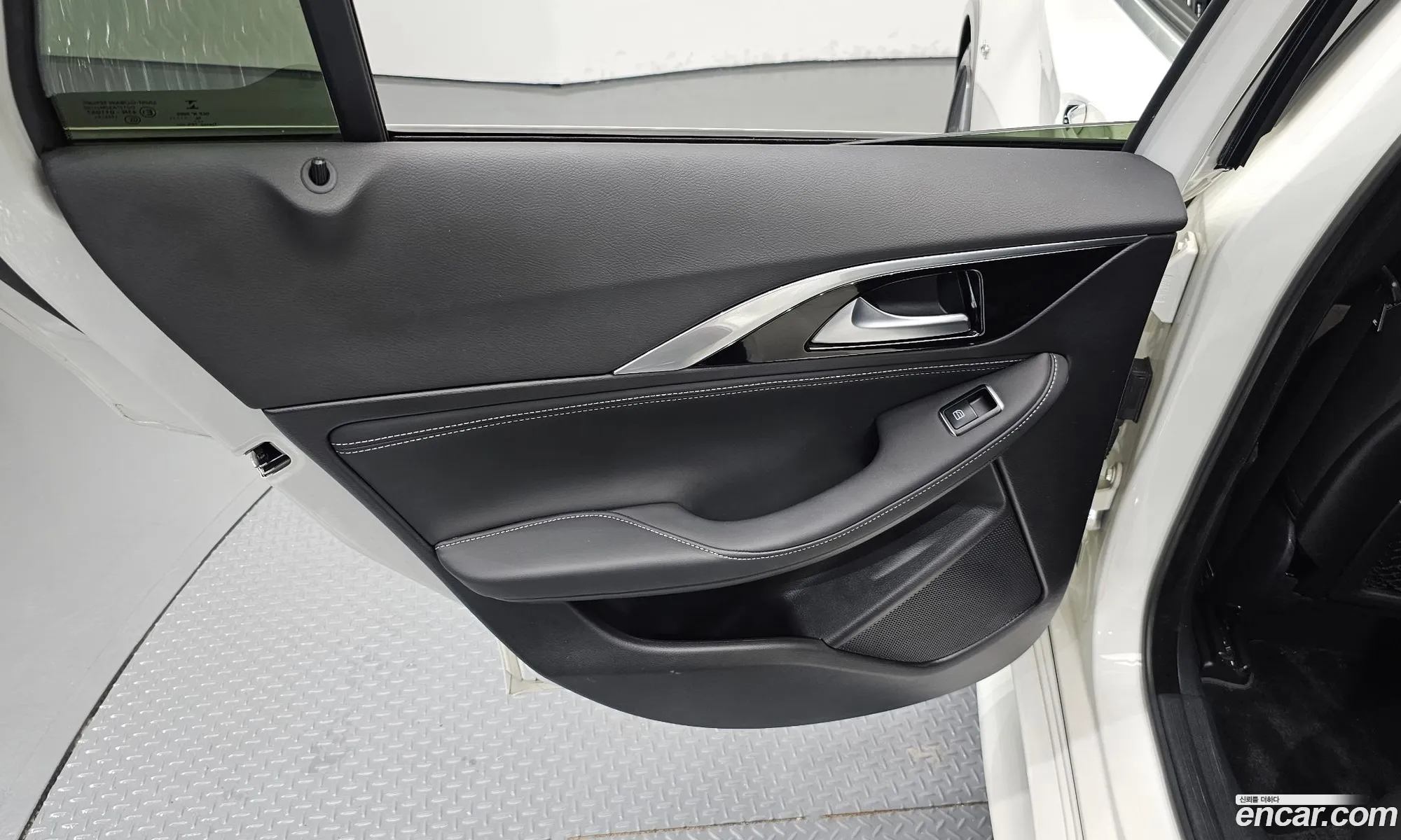 Infiniti Q30 2017 SJKCH53E6HA043867 — 24