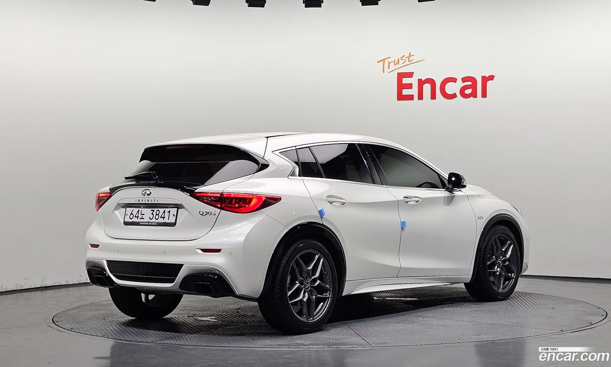 Infiniti Q30
