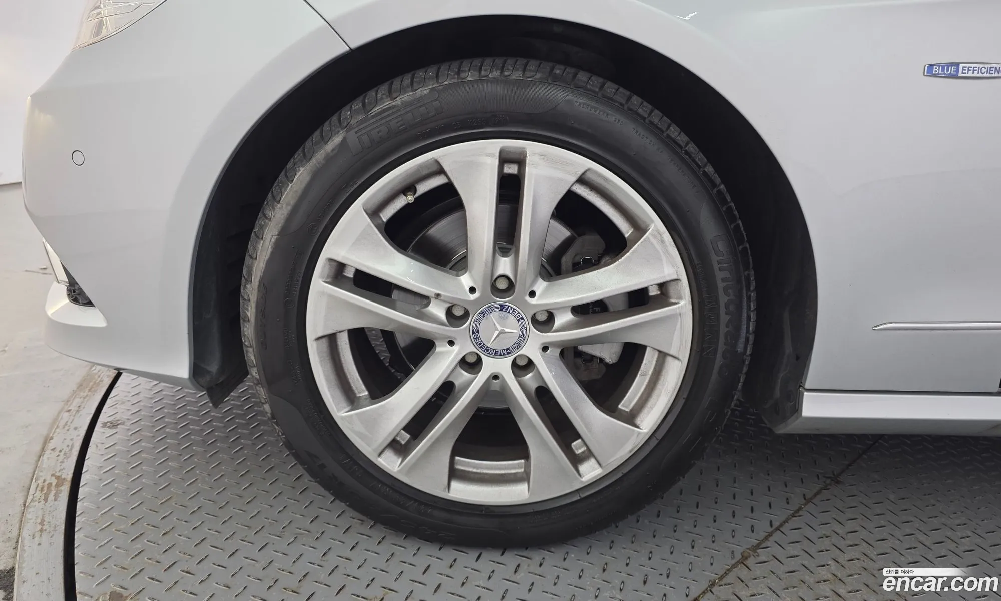 Mercedes-Benz E-Class W212 2010 WDDHF4JB6AA233696 — 17
