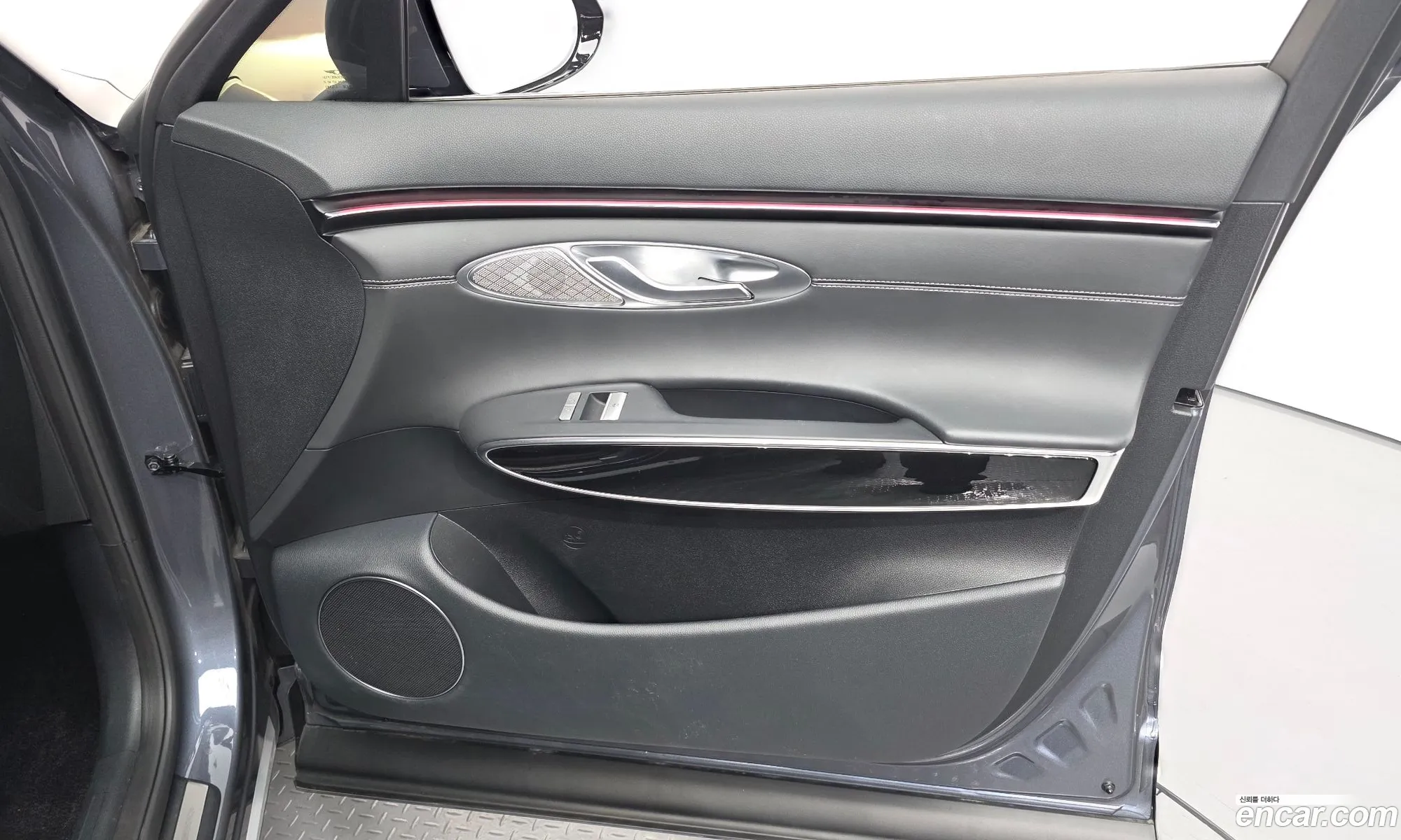 Genesis GV70 2025 — 18