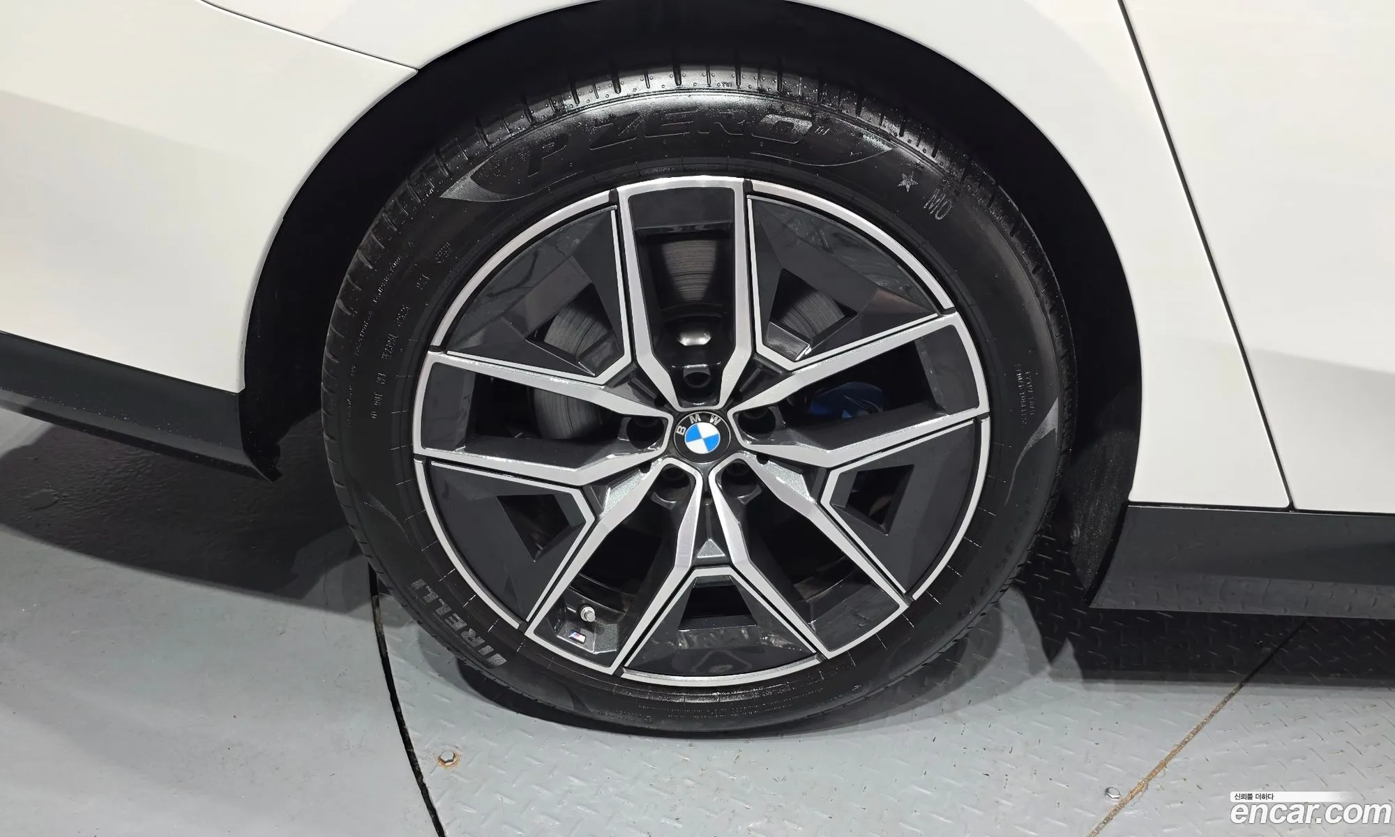 BMW 5 Series 2025 WBA21FJ08SCU88894 — 22