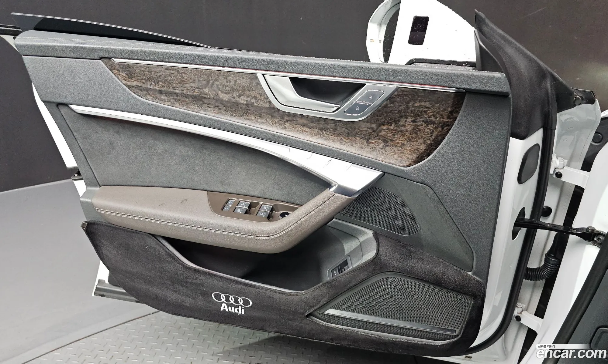 Audi A7 2020 WAUZZZF24LN033338 — 10