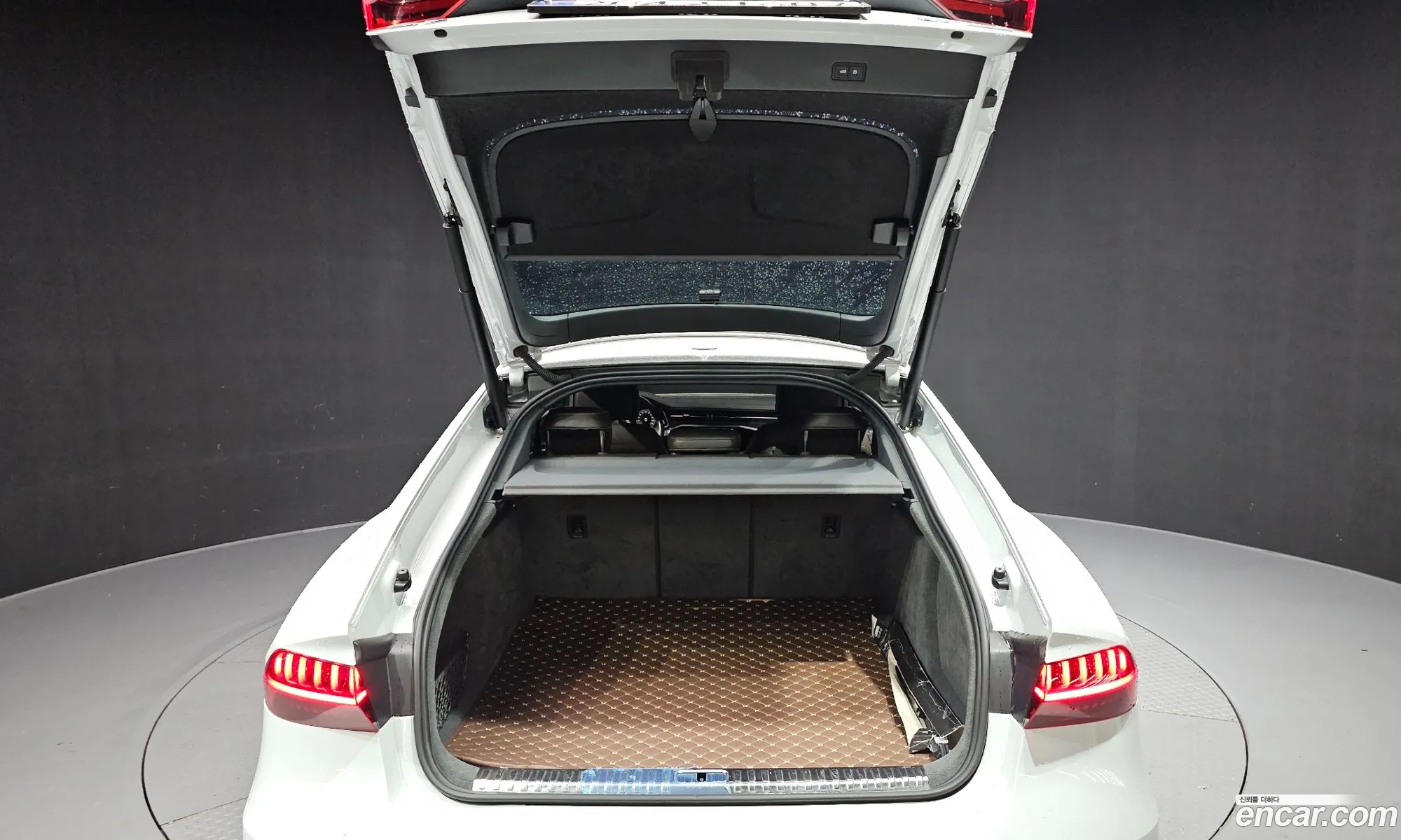 Audi A7 2020 WAUZZZF24LN033338 — 2