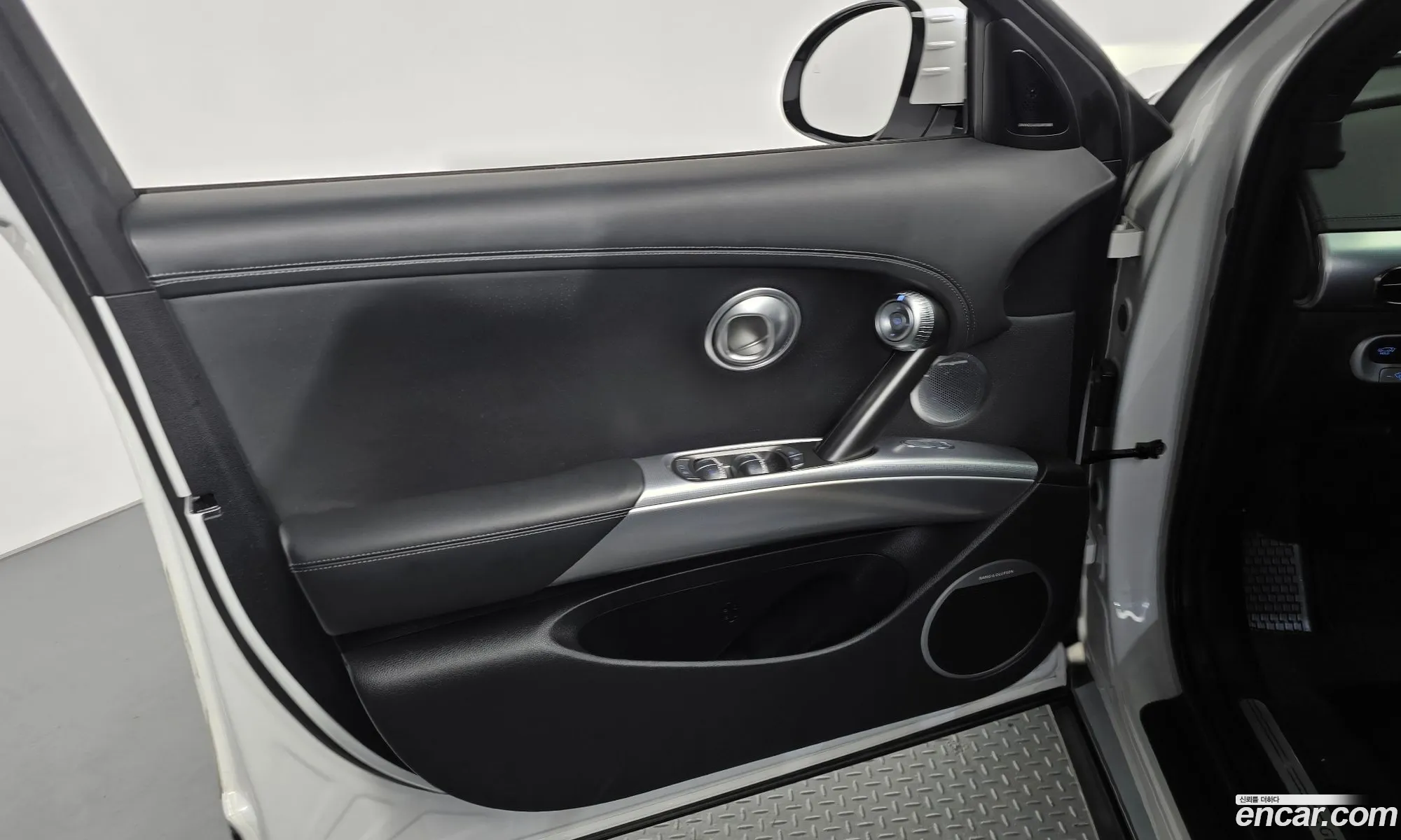 Genesis GV60 2022 — 34