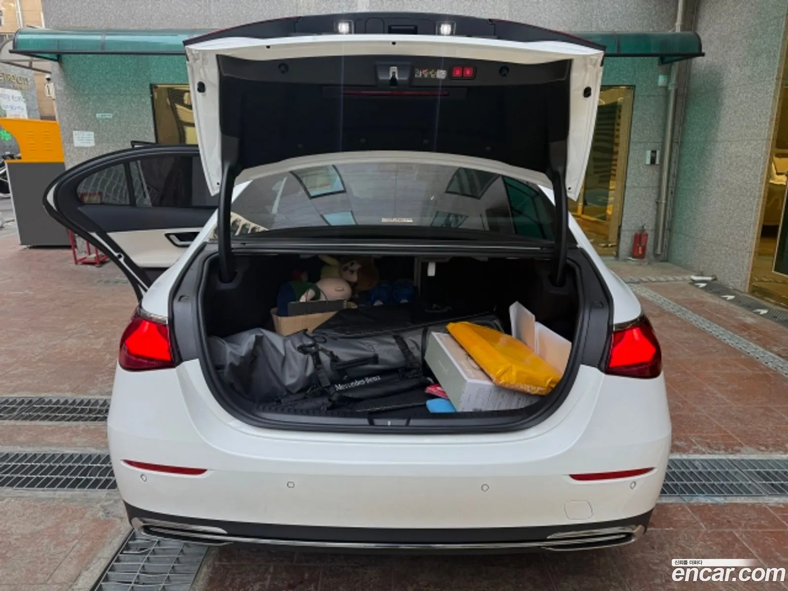 Mercedes-Benz E-Class W214 2025 — 12