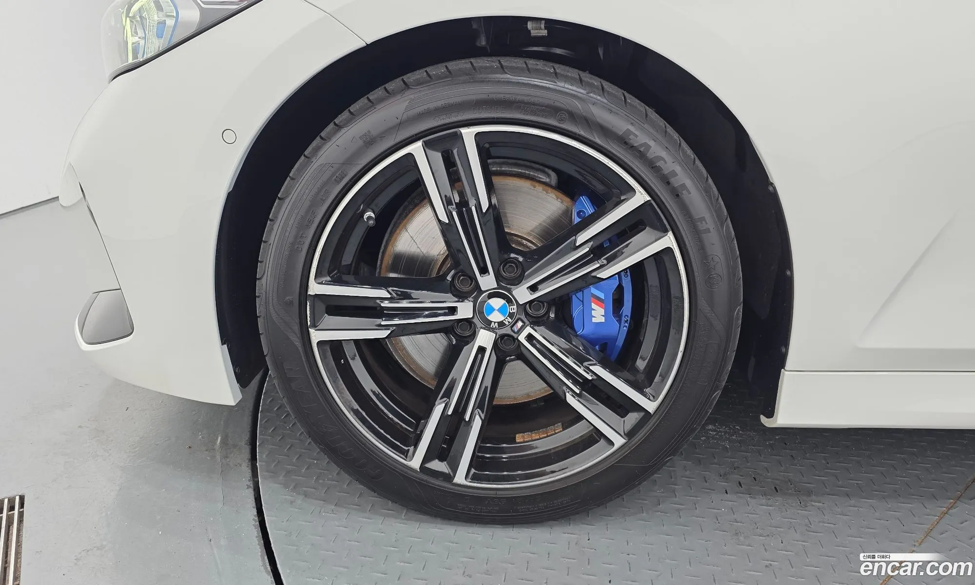 BMW 3 Series 2023 — 3