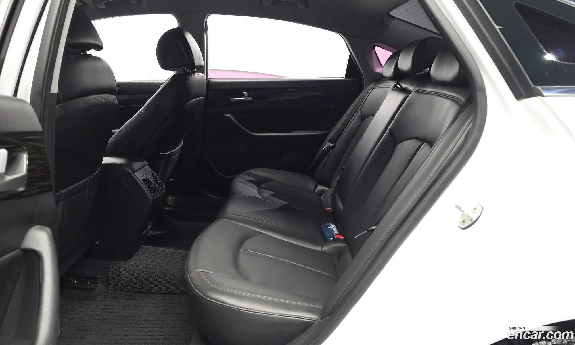 Hyundai LF Sonata 2016 — 23