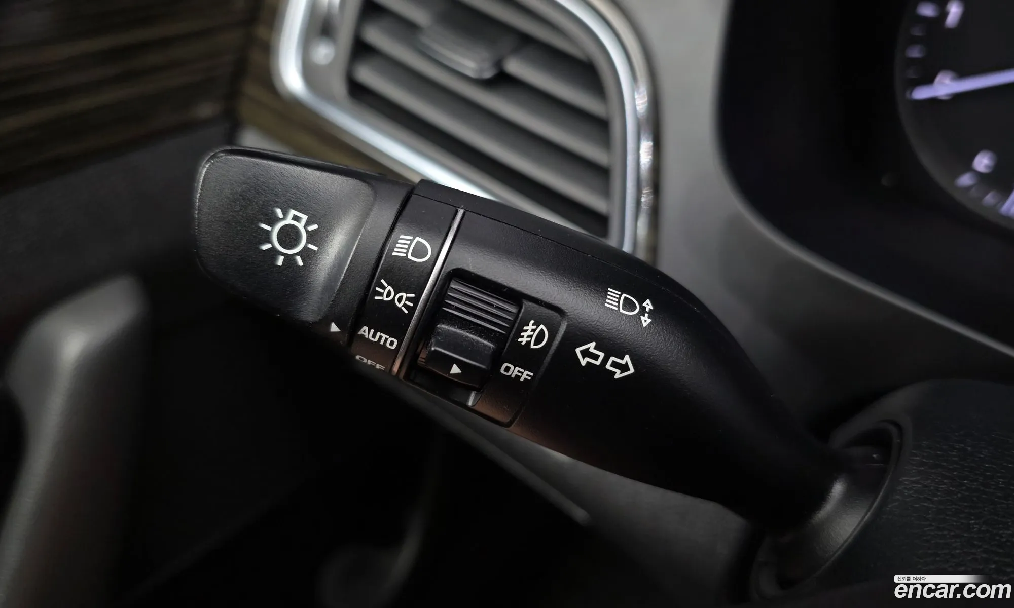 Hyundai LF Sonata 2016 — 25