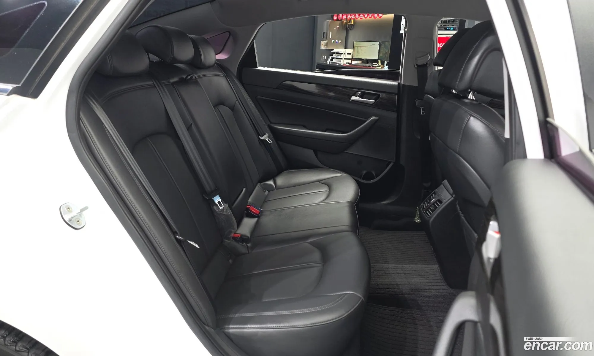 Hyundai LF Sonata 2016 — 19