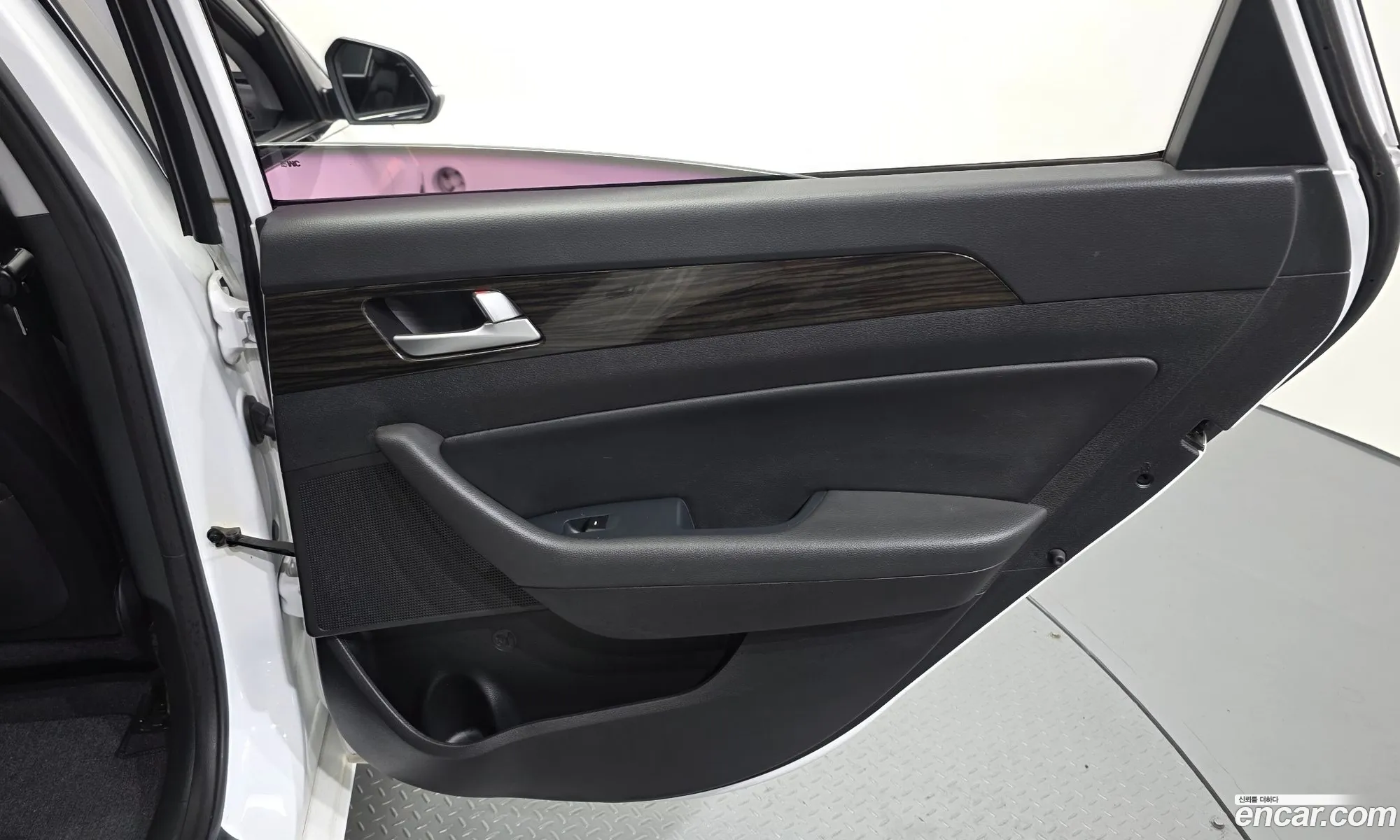 Hyundai LF Sonata 2016 — 12