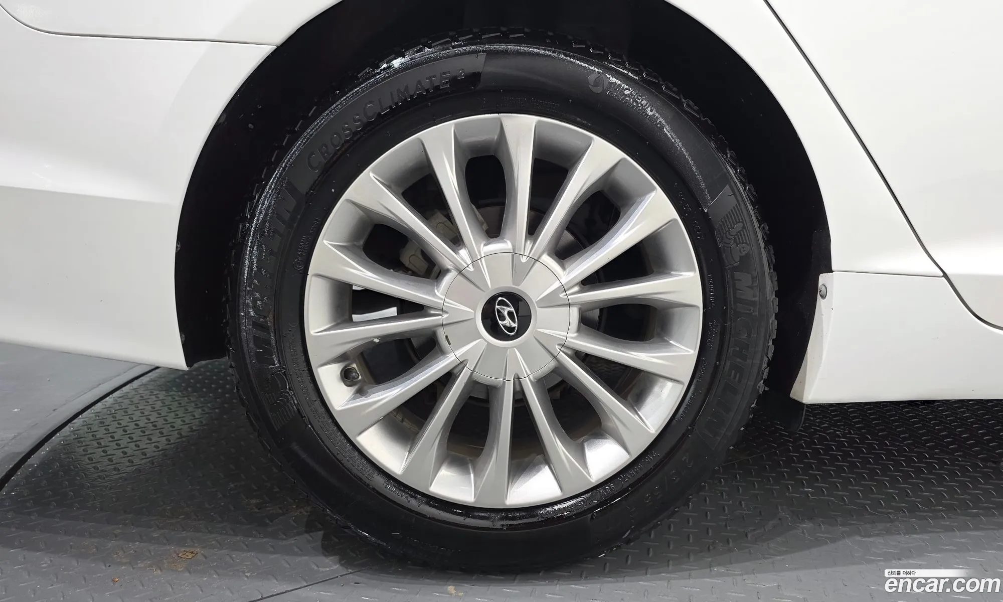 Hyundai LF Sonata 2016 — 21