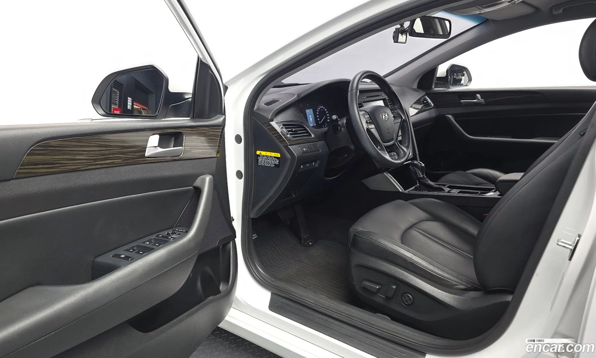 Hyundai LF Sonata 2016 — 11
