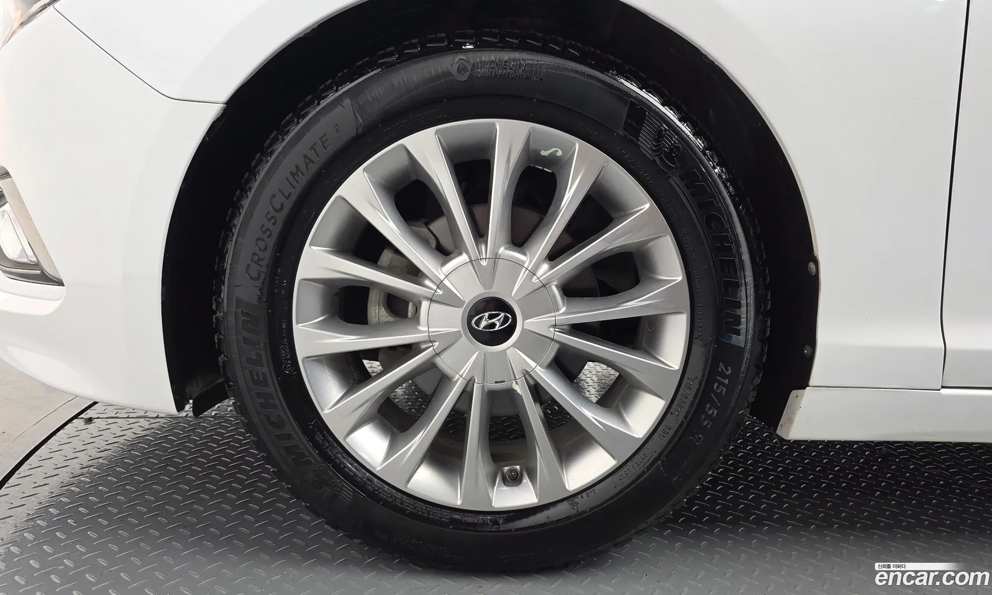Hyundai LF Sonata 2016 — 26
