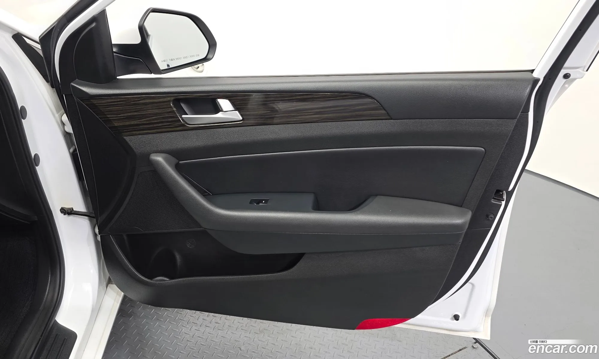 Hyundai LF Sonata 2016 — 30