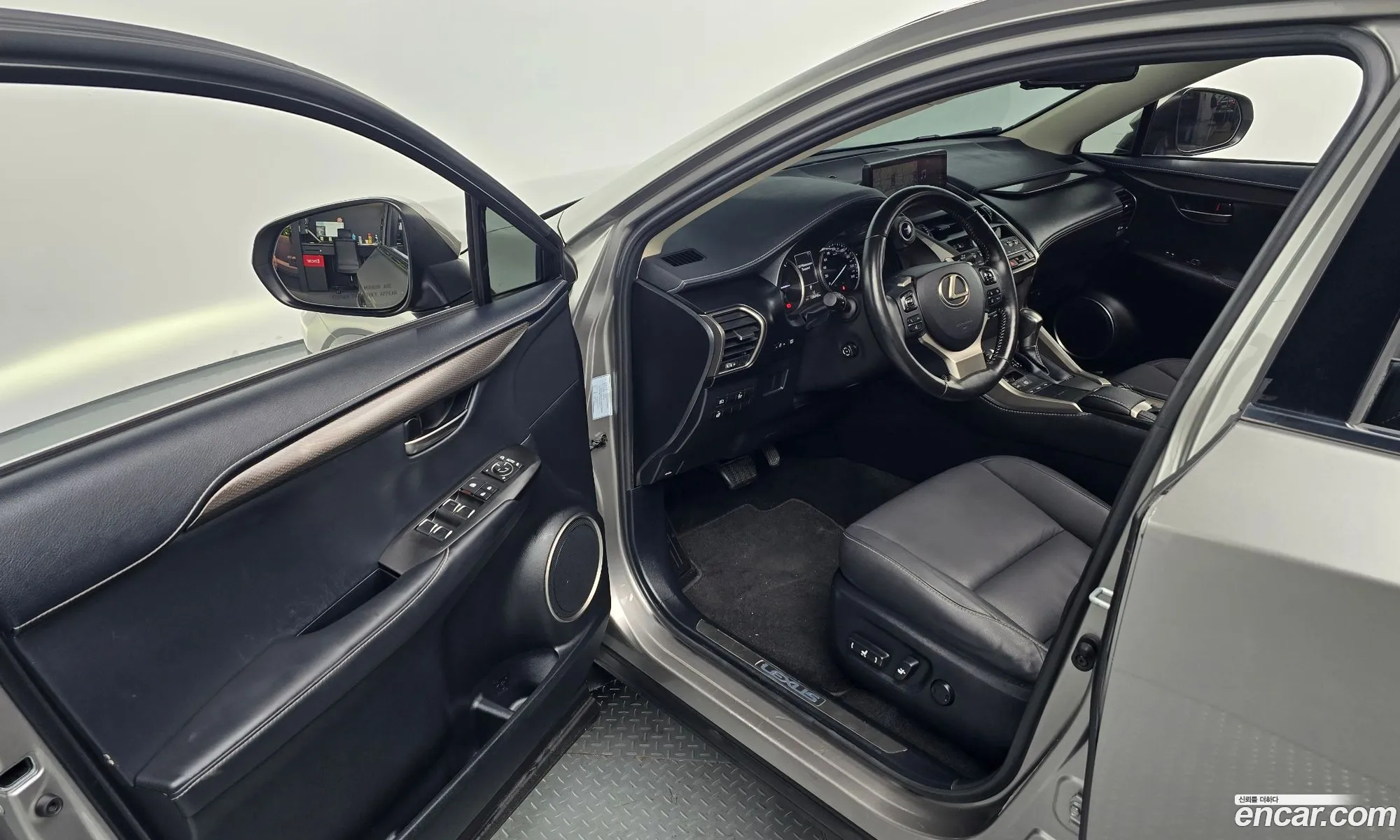 Lexus NX300h 2018 JTJBJRBZ5K2107572 — 19