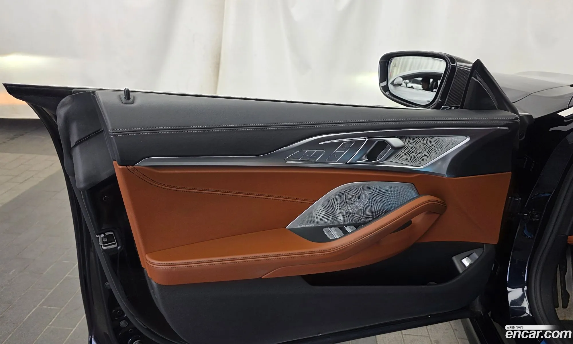 BMW 8 Series 2021 — 24