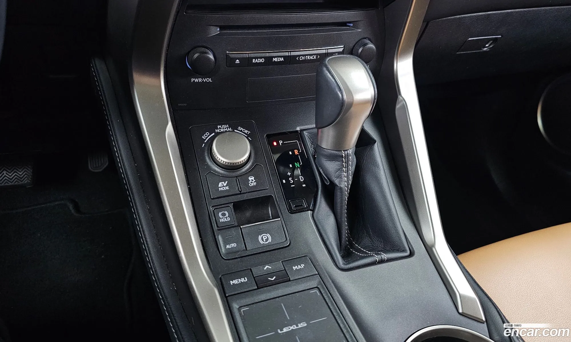 Lexus NX300h 2017 JTJBJRBZ3H2073169 — 13