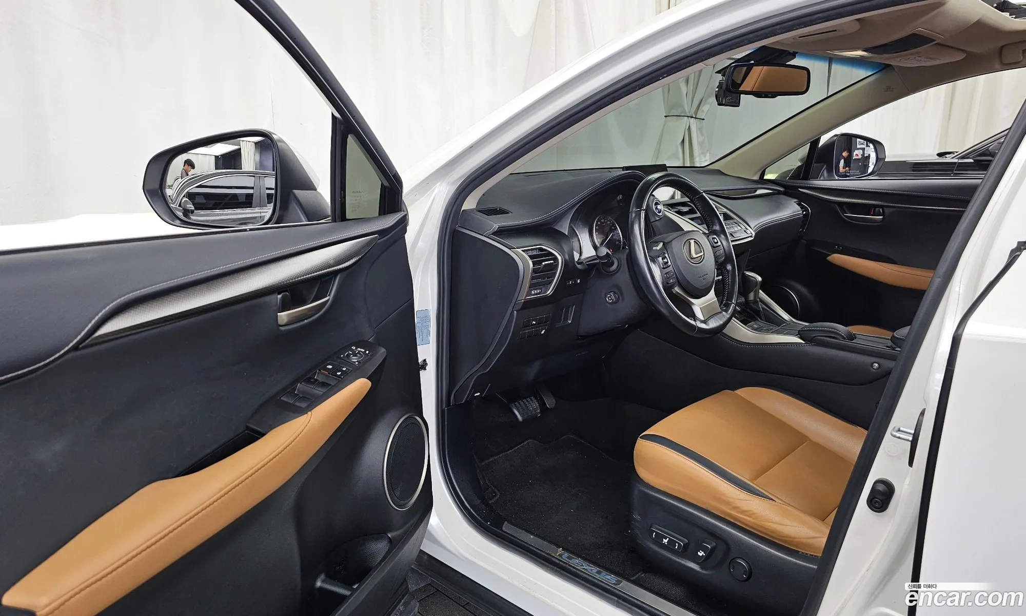 Lexus NX300h 2017 JTJBJRBZ3H2073169 — 31