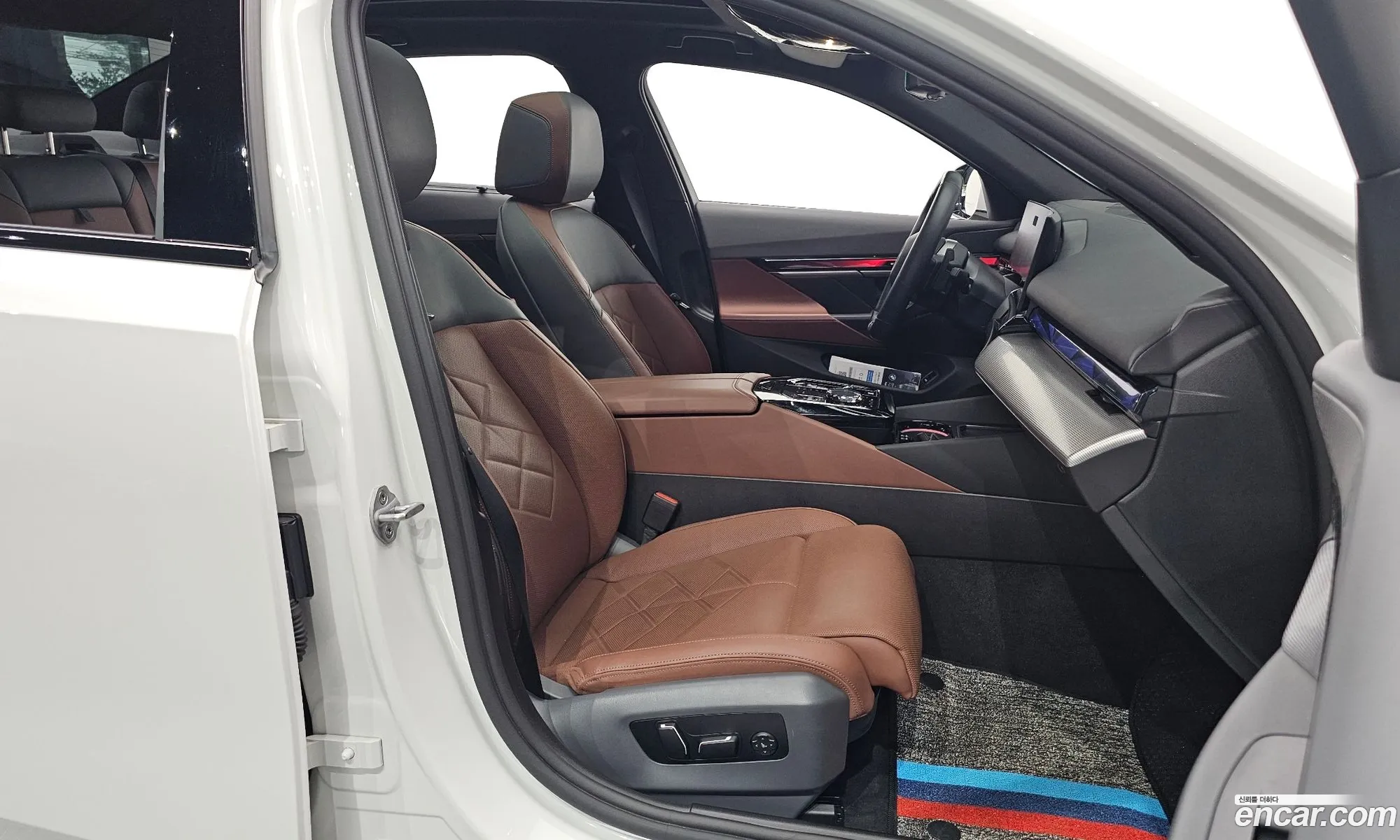 BMW 5 Series 2025 WBA51FJ08SCT78358 — 16