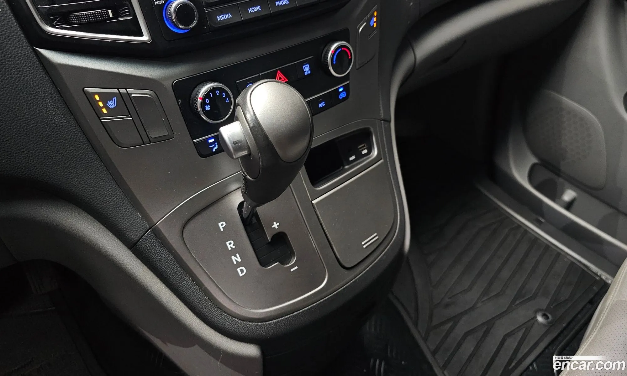 Hyundai Grand Starex 2020 — 13