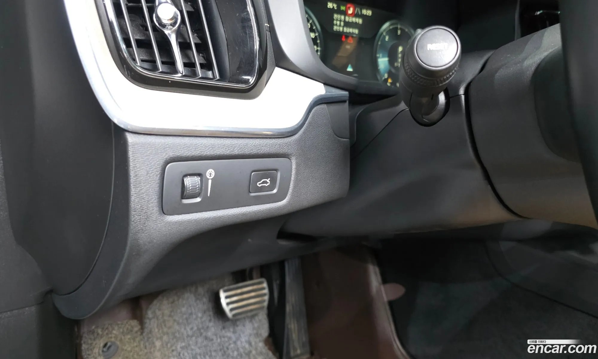 Volvo XC60 2019 YV1UZ68TCK1314464 — 21
