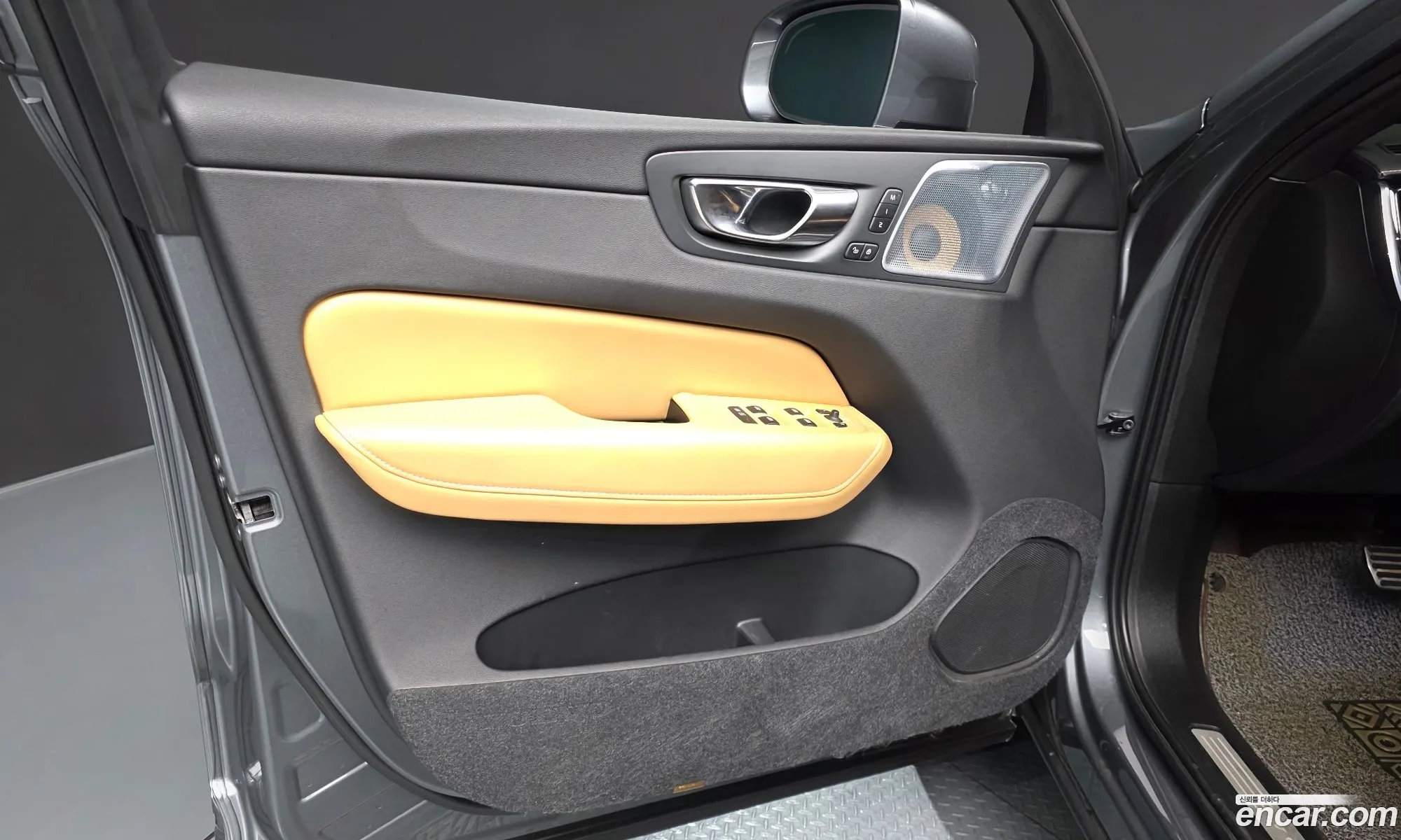 Volvo XC60 2019 YV1UZ68TCK1314464 — 34