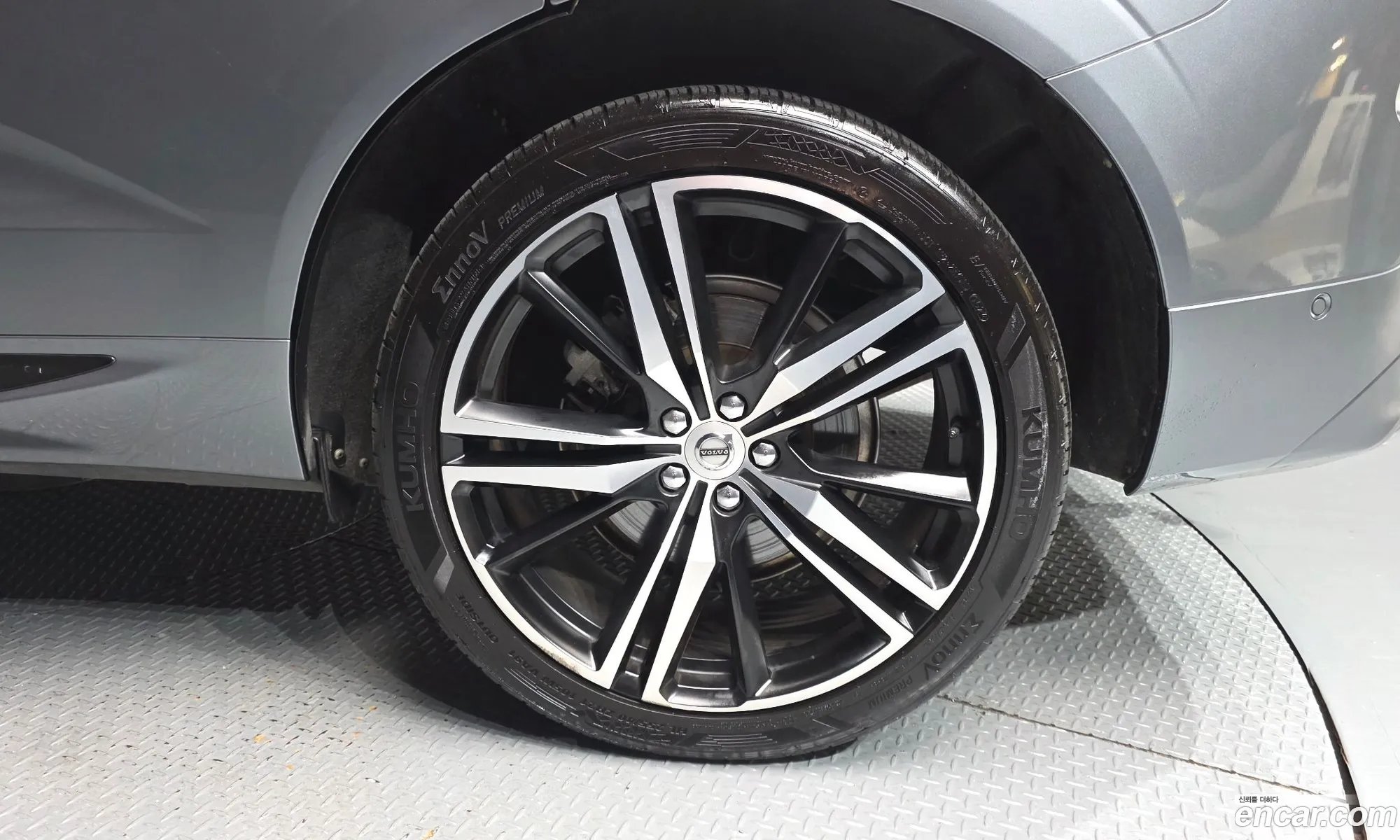 Volvo XC60 2019 YV1UZ68TCK1314464 — 35