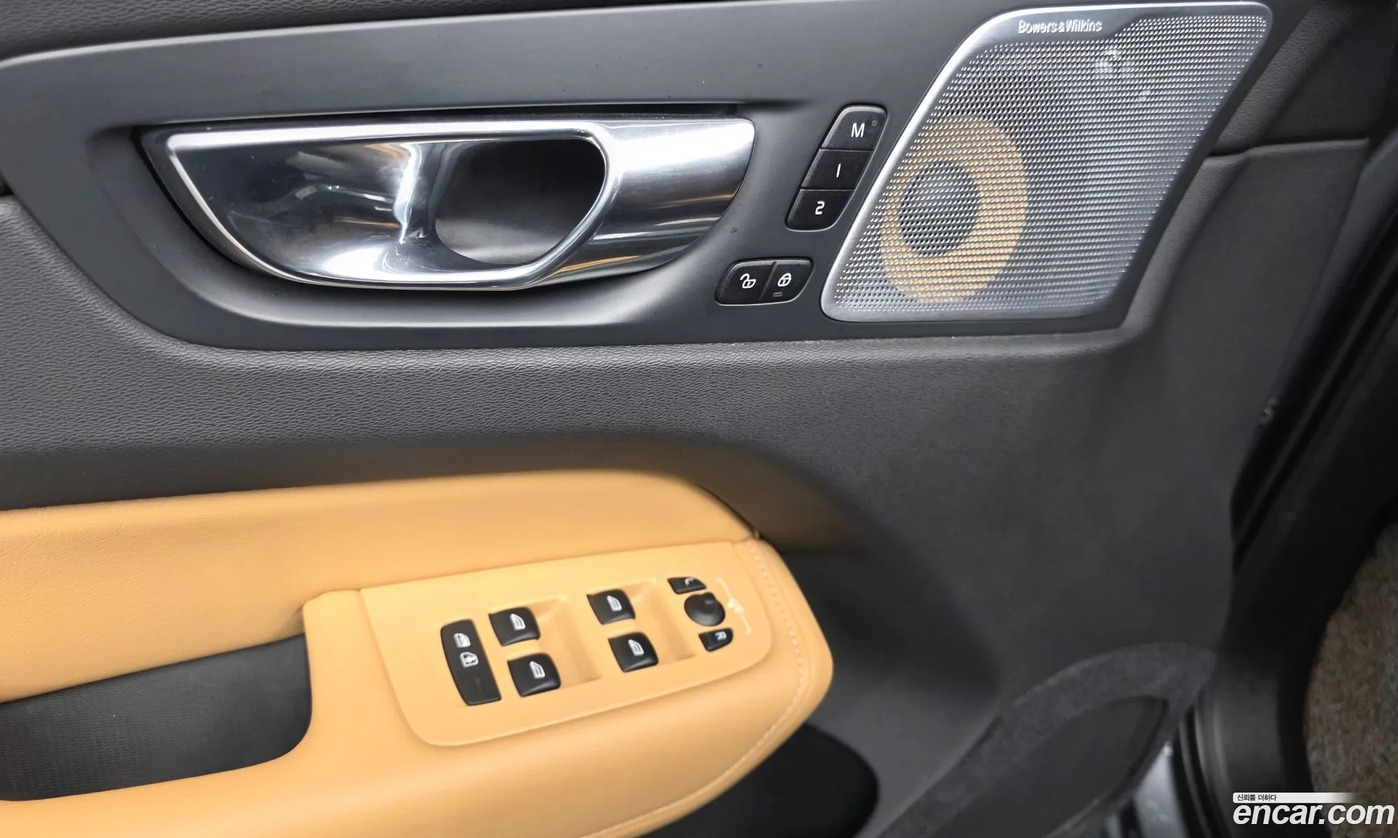 Volvo XC60 2019 YV1UZ68TCK1314464 — 26