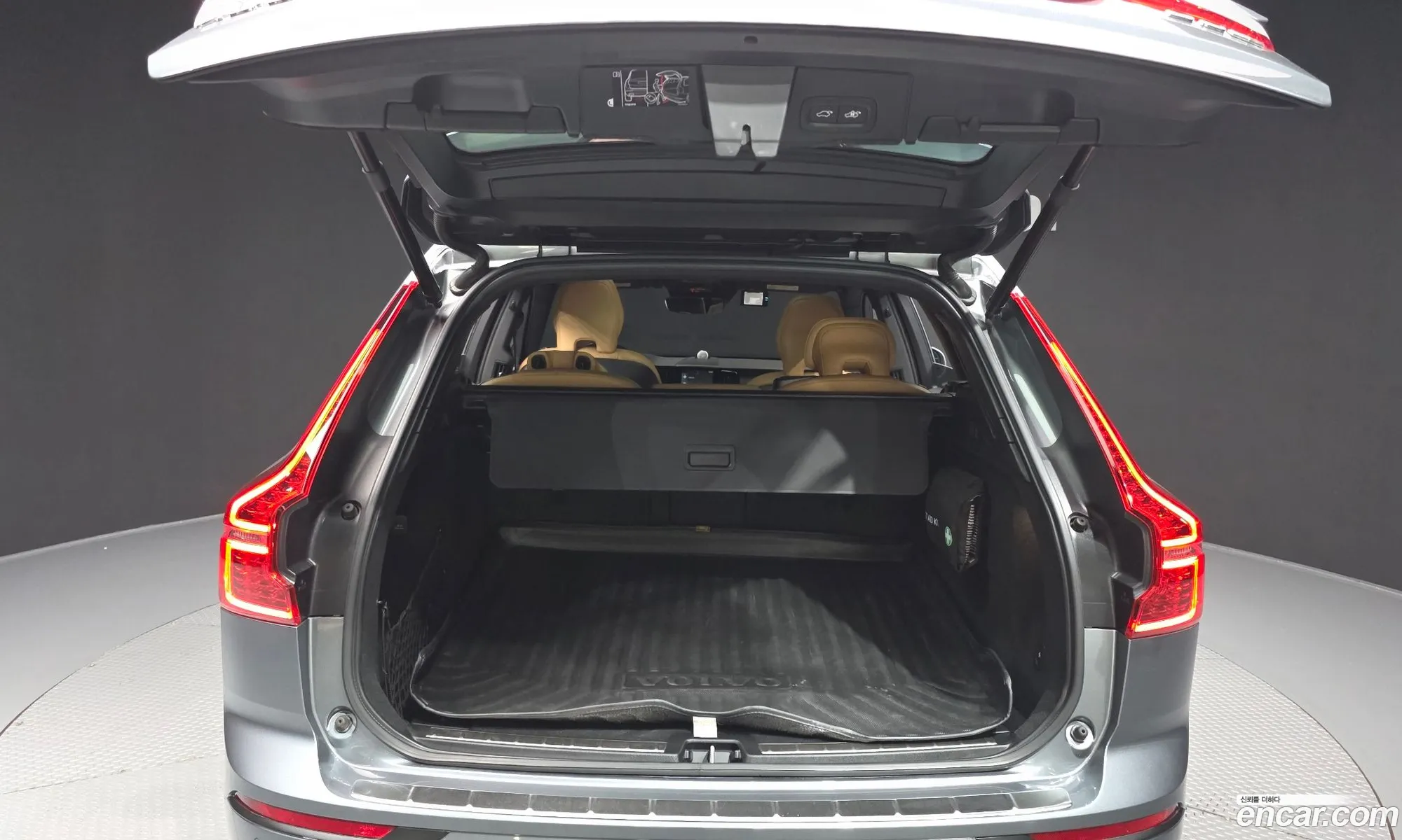 Volvo XC60 2019 YV1UZ68TCK1314464 — 10