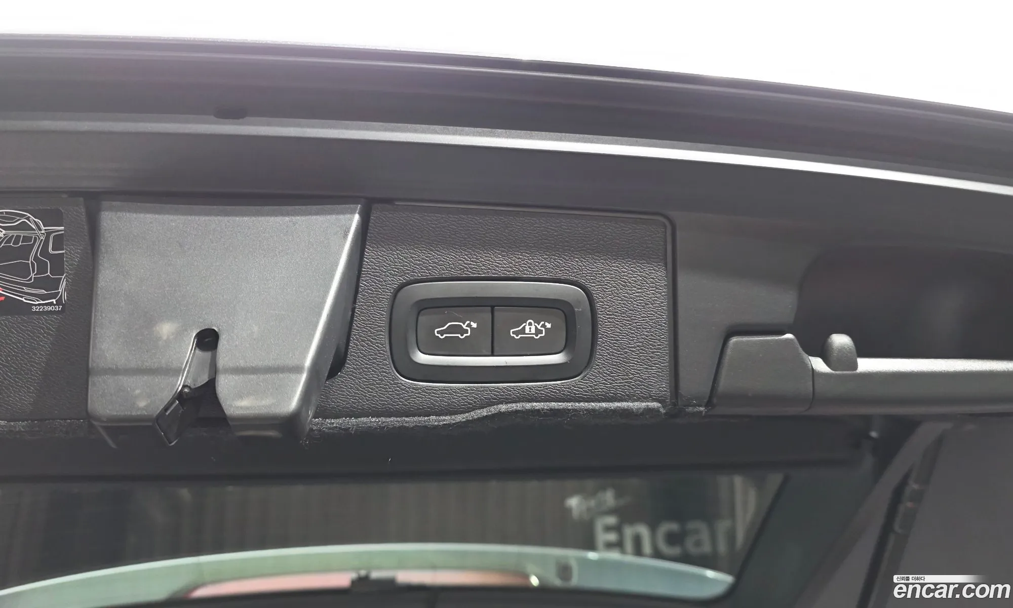 Volvo XC60 2019 YV1UZ68TCK1314464 — 15