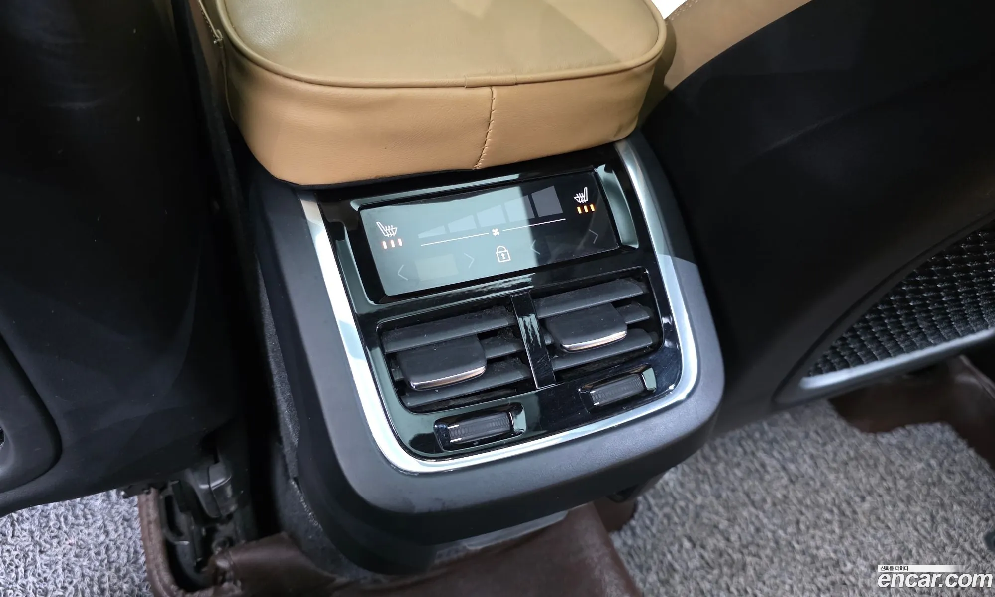 Volvo XC60 2019 YV1UZ68TCK1314464 — 6